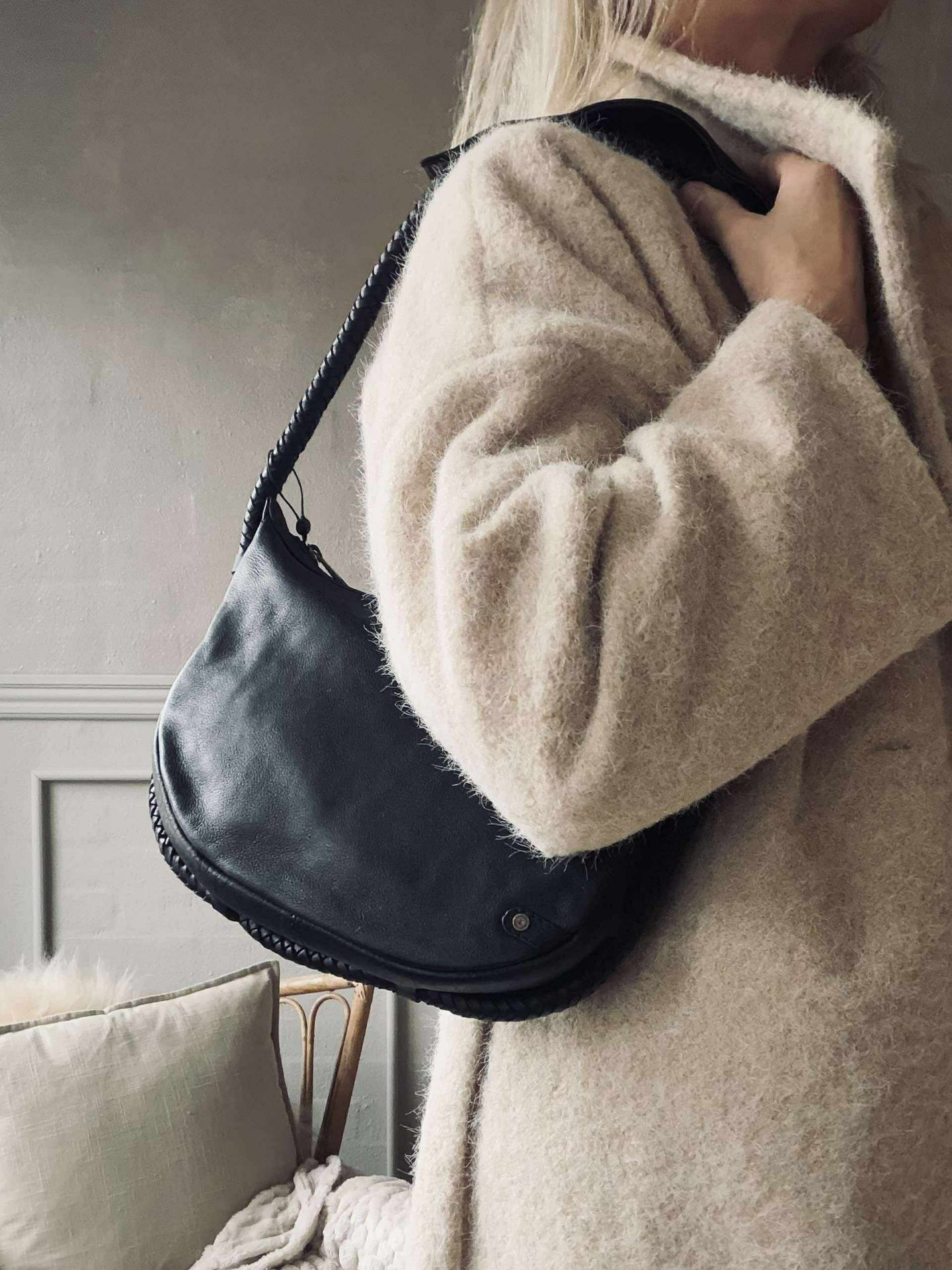 Handtasche mit schönem geflochtenem Riemen - Schwarz
