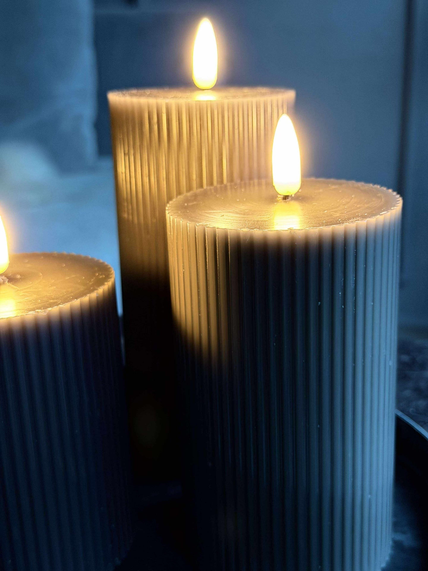 LED Blockkerzen Grau mit Rillen - Set mit 3 Stk