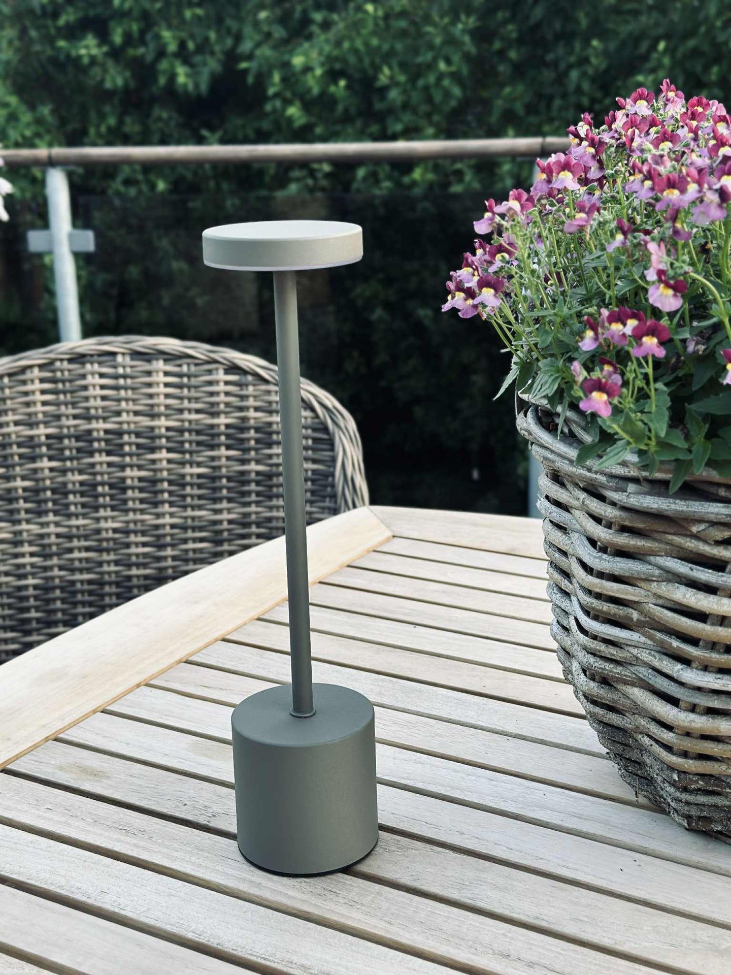 LED Tischlampe KELLY Taupe - wiederaufladbar