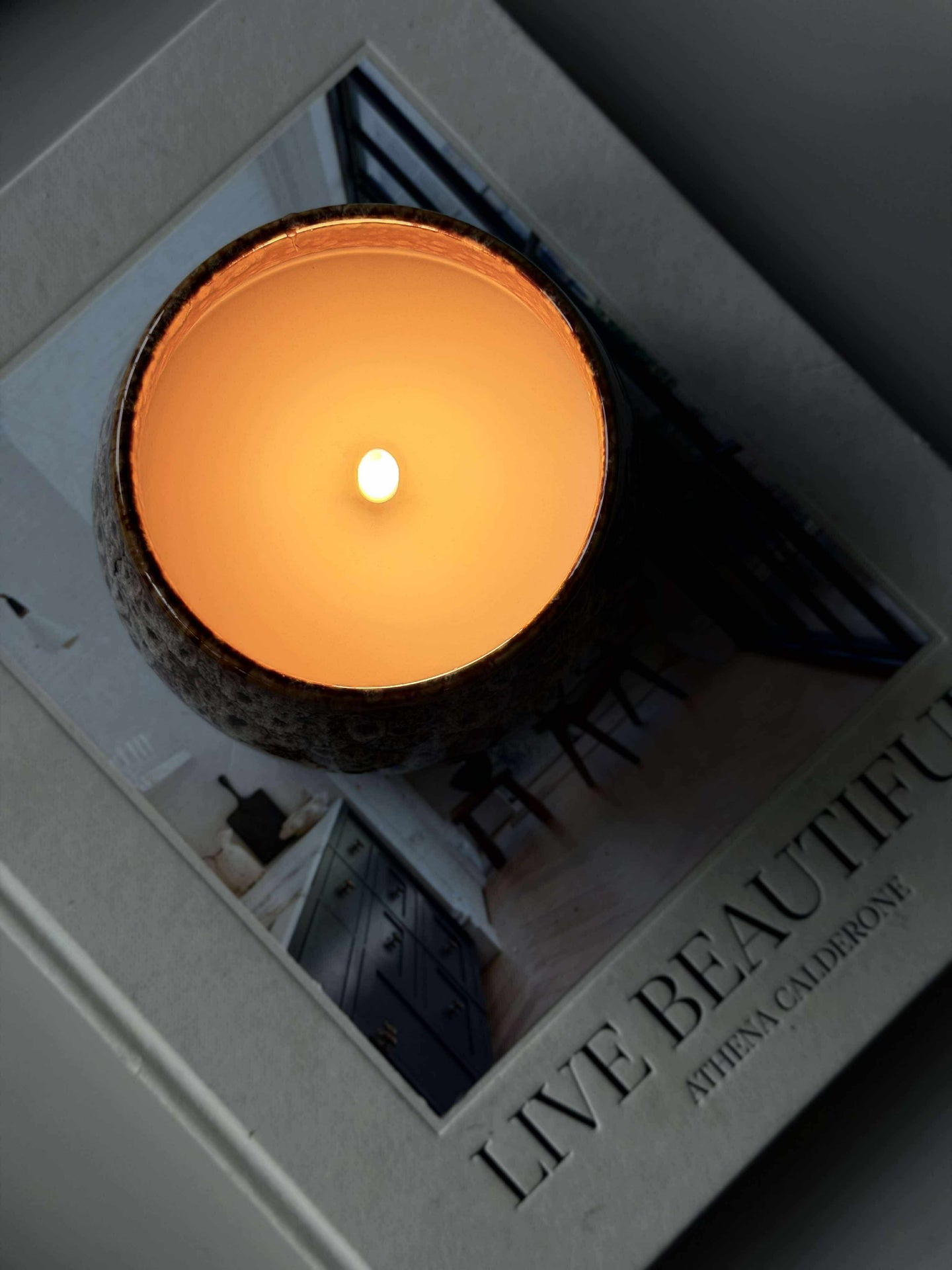 LED-Licht im Keramiktopf