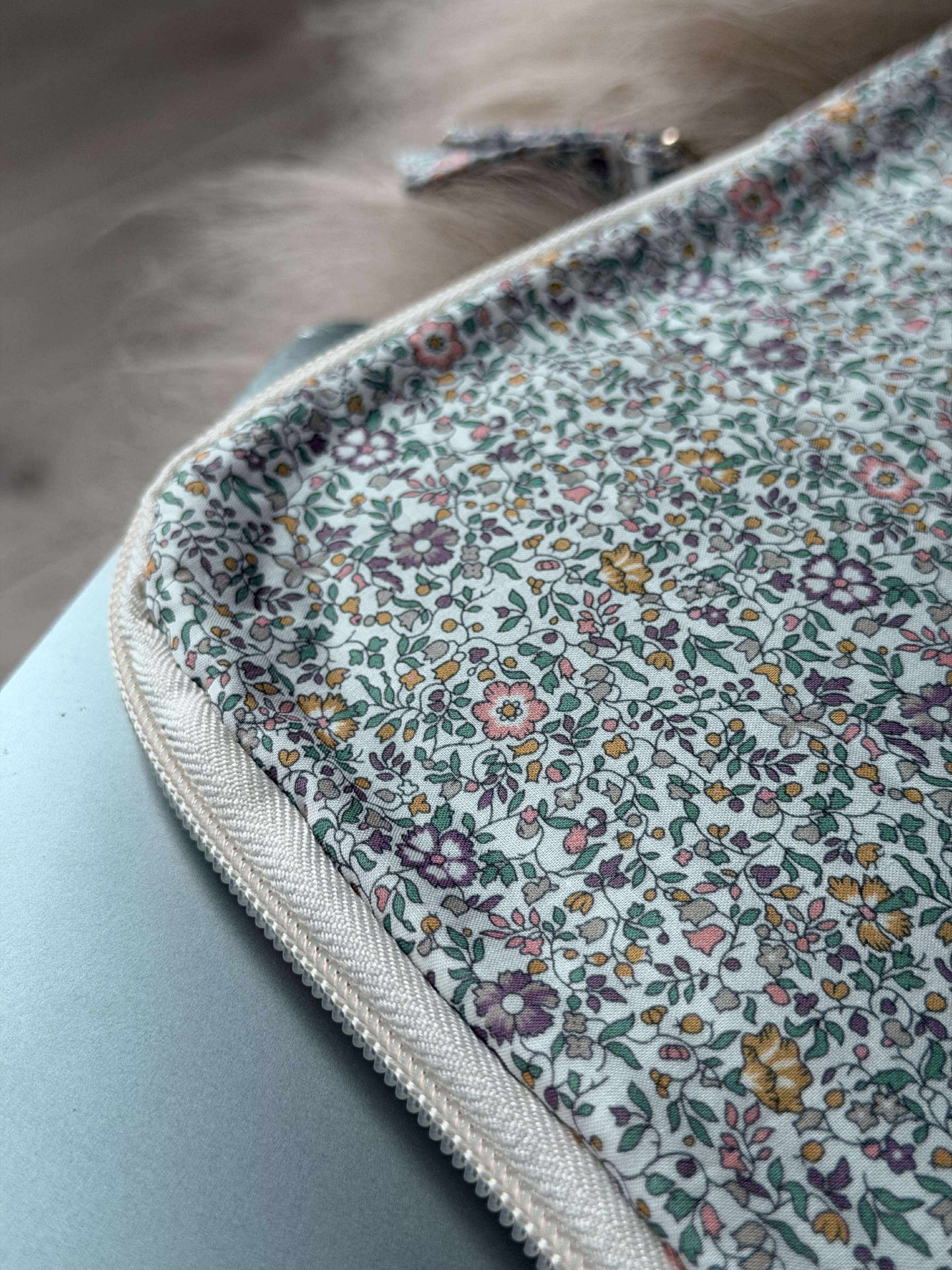 Hülle für iPad / Laptop - Blumen