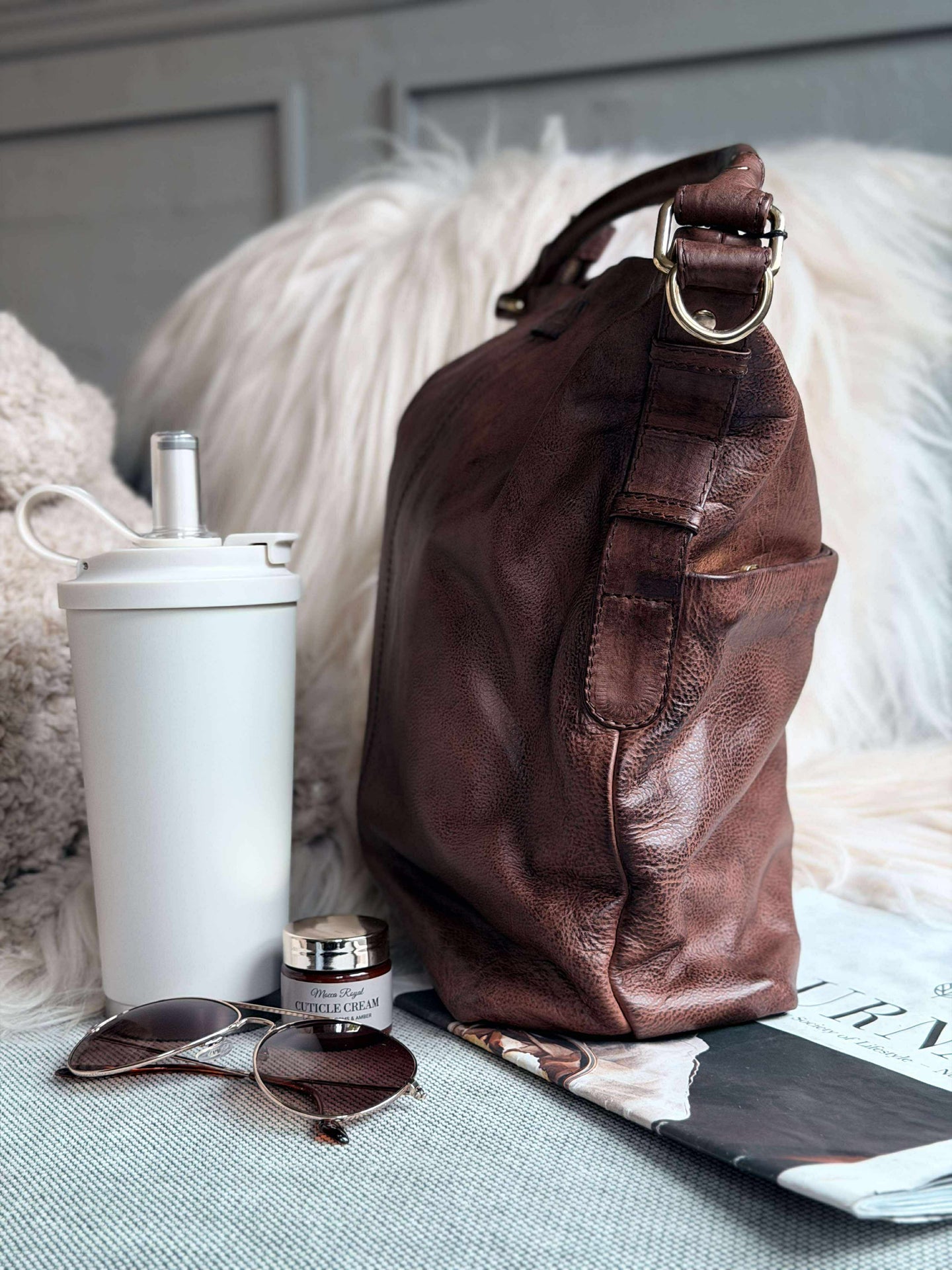 Geräumige Schultertasche in hochwertiger Lederqualität - Brandy