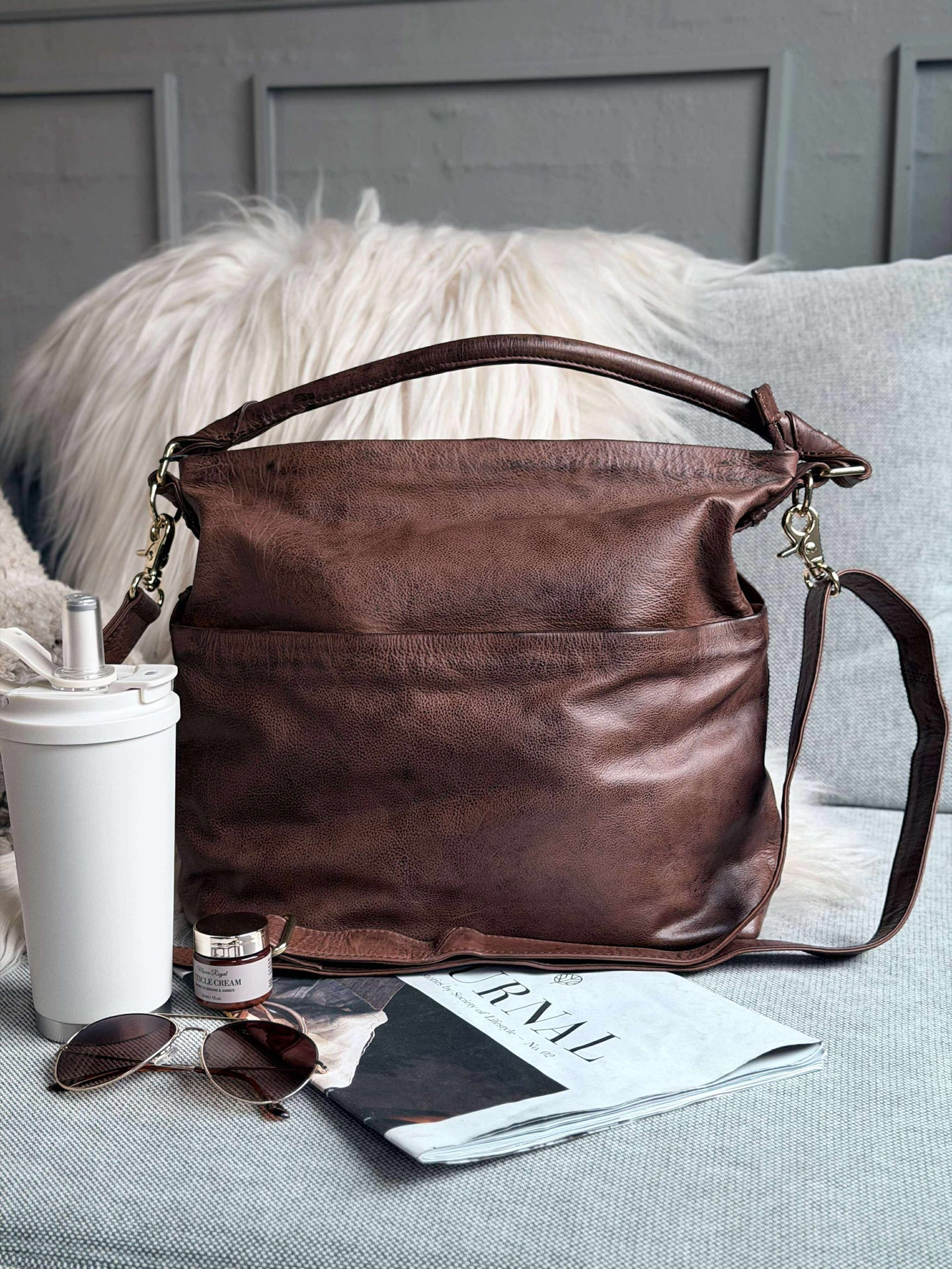 Geräumige Schultertasche in hochwertiger Lederqualität - Brandy
