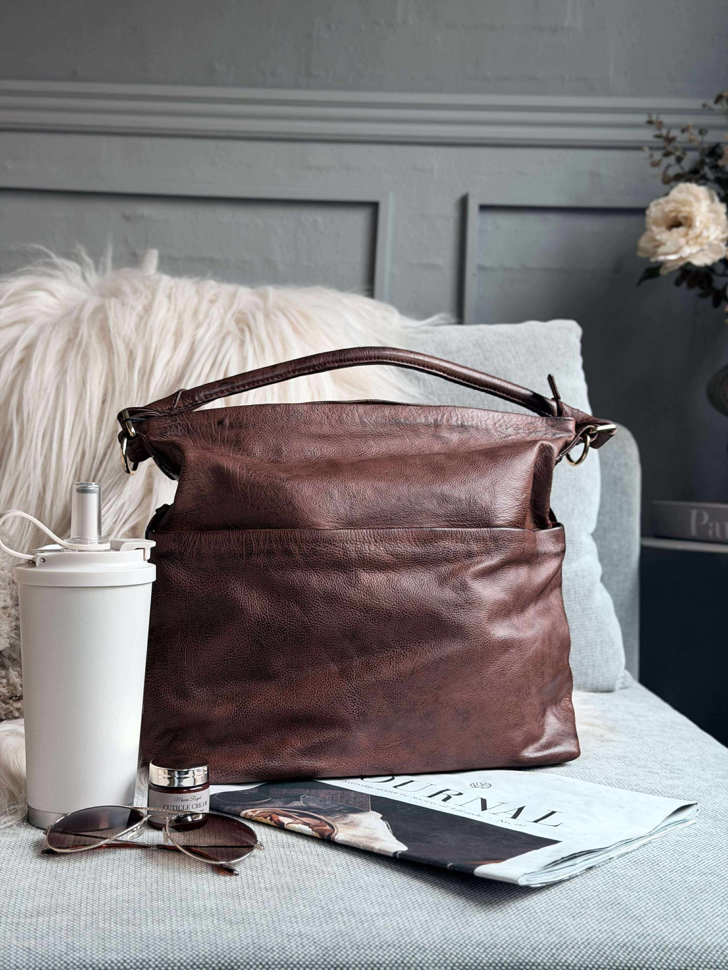 Geräumige Schultertasche in hochwertiger Lederqualität - Brandy