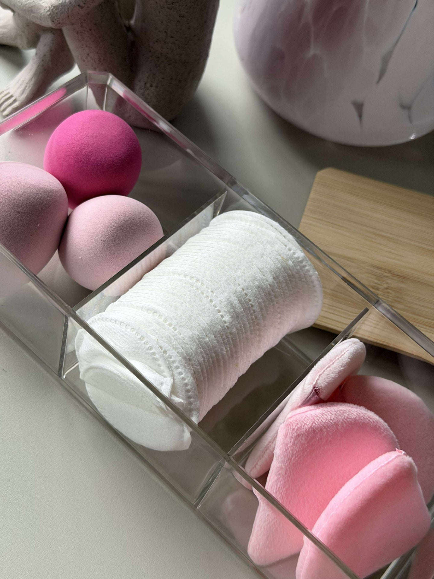 Make-up-Organizer mit Inhalt