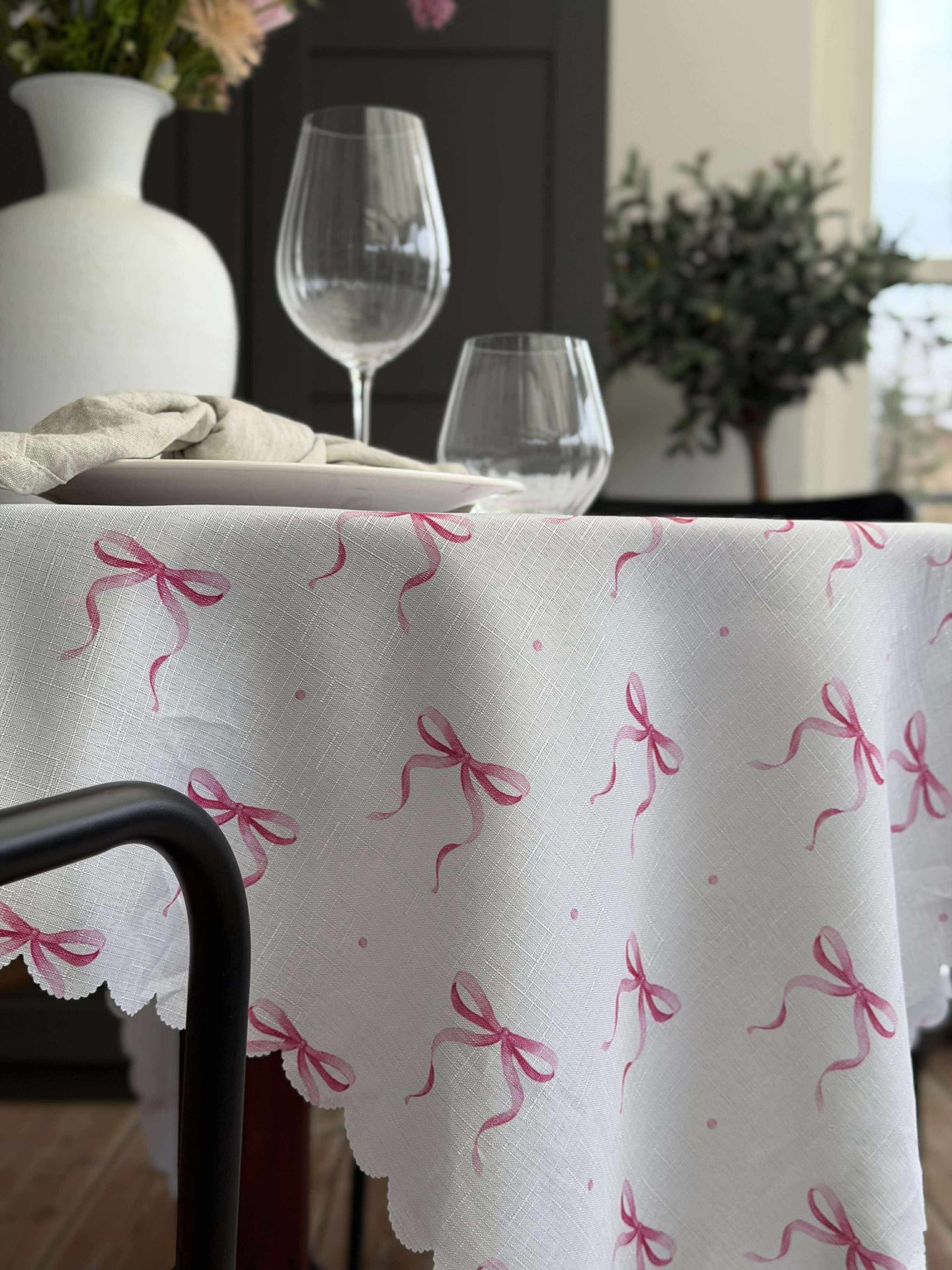 Tischdecke mit Schleifen