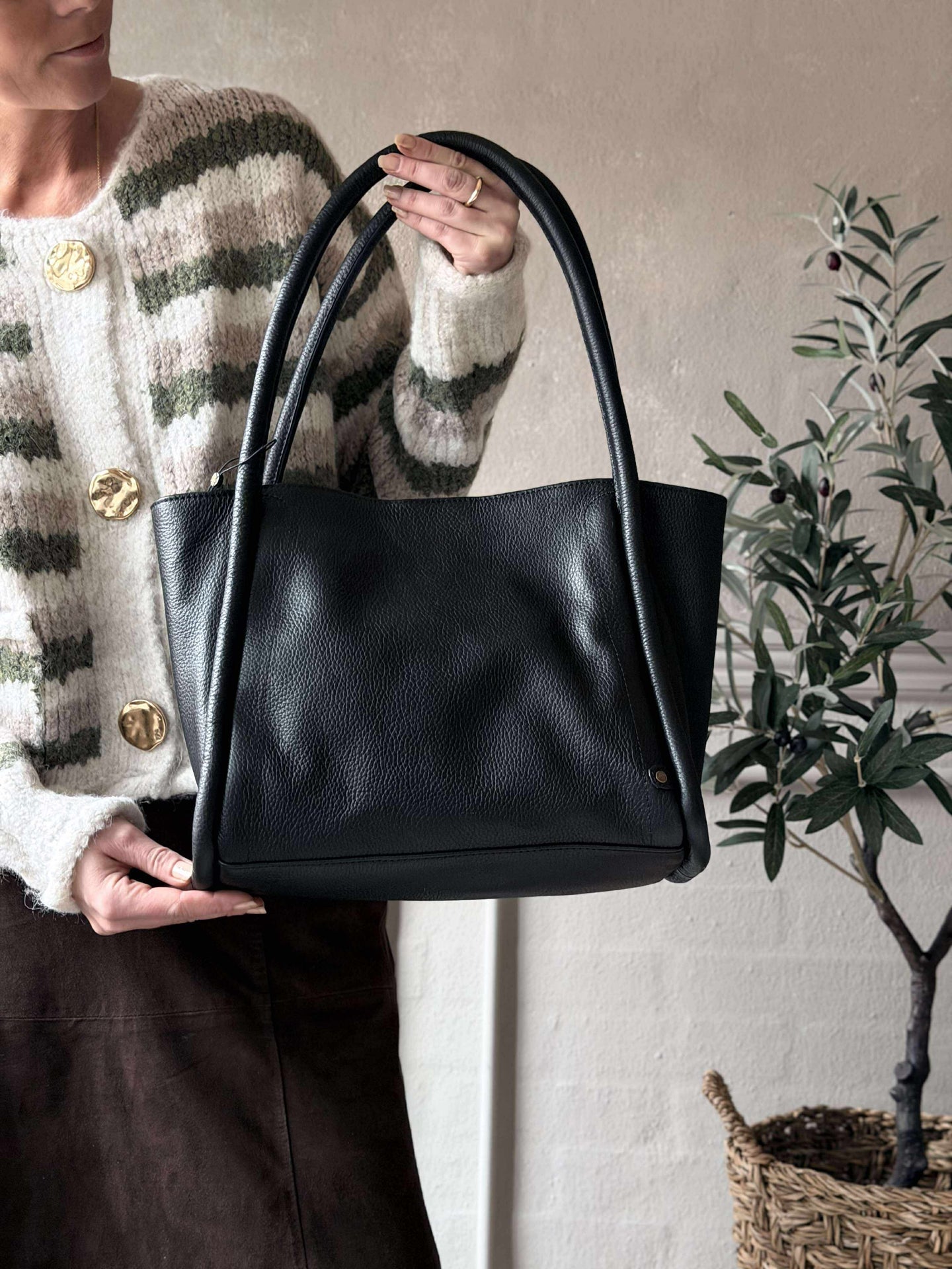 Schultertasche schwarz