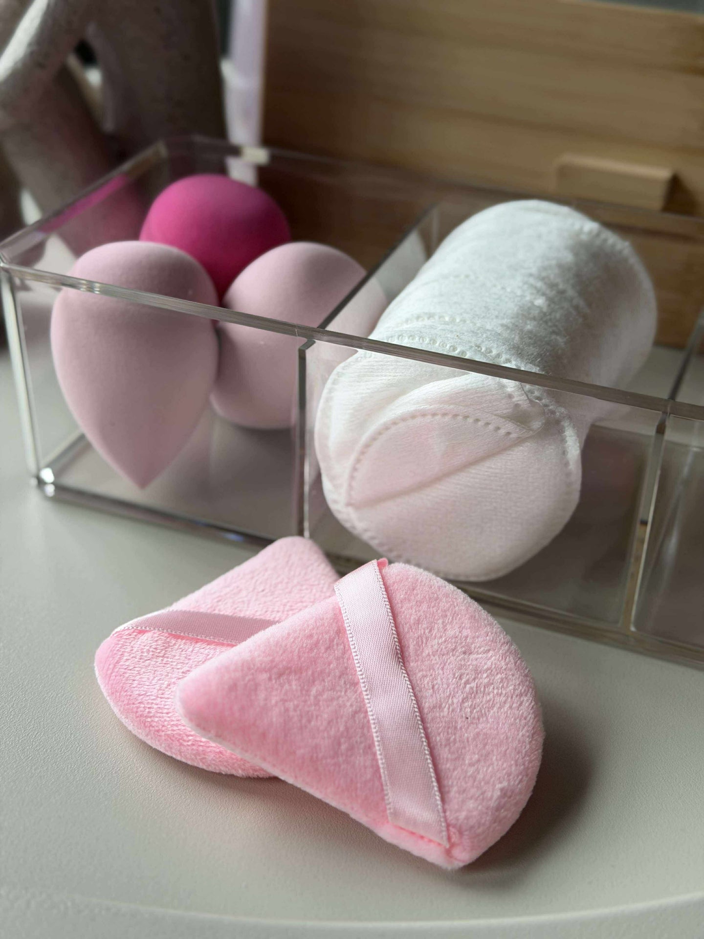 Make-up-Organizer mit Inhalt