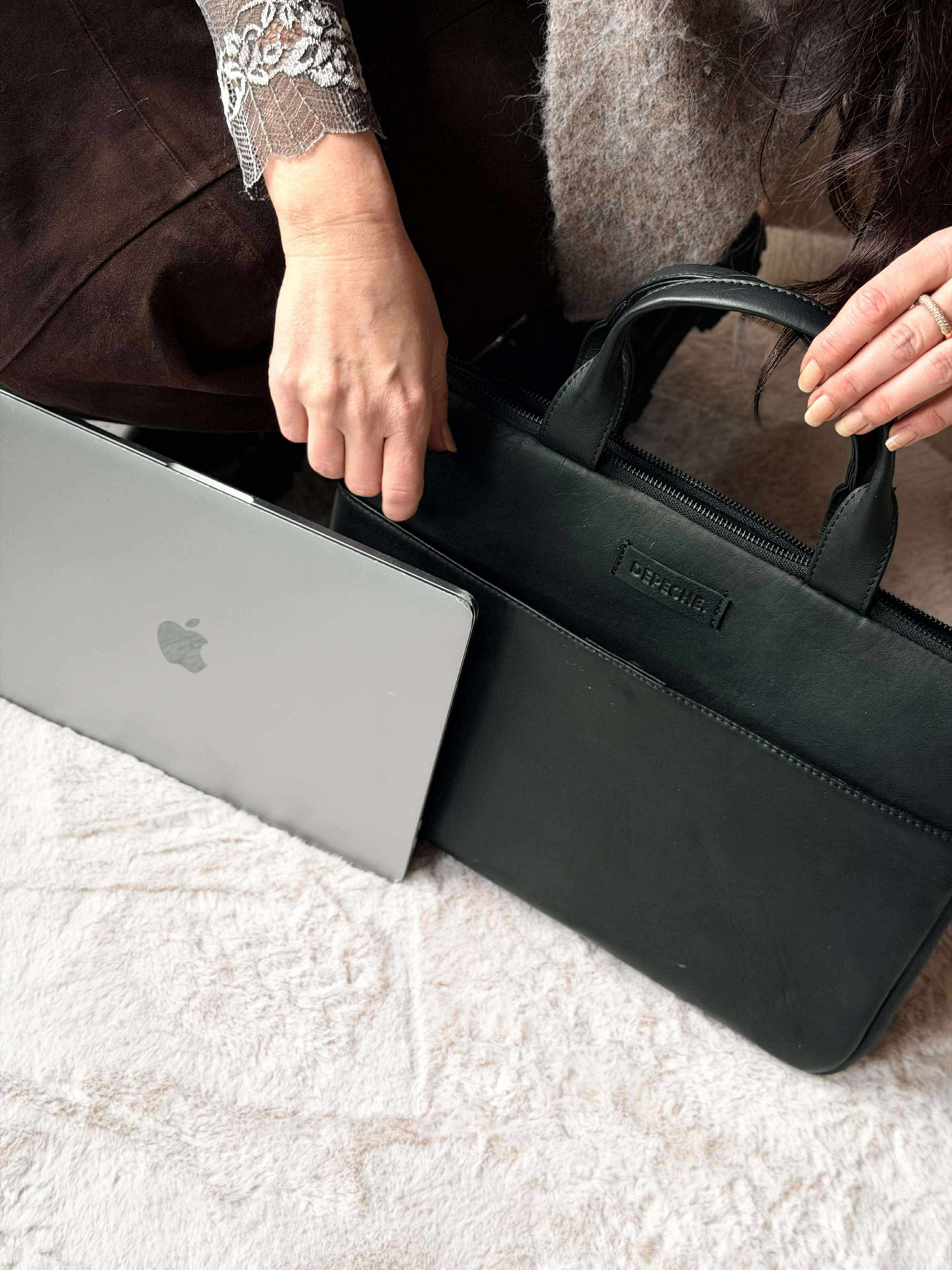 Computer-Cover mit Griffen und Vordertasche