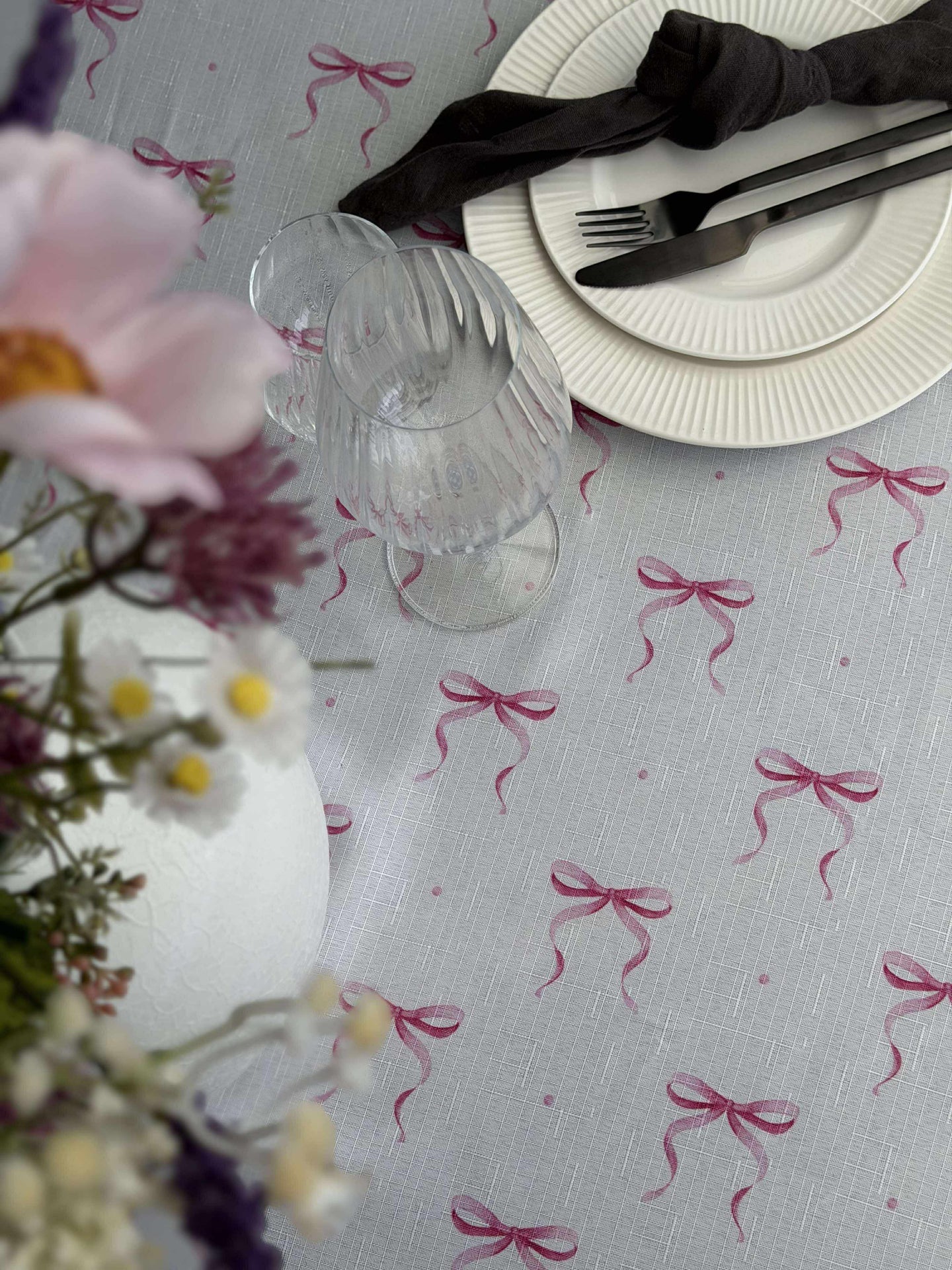 Tischdecke mit Schleifen