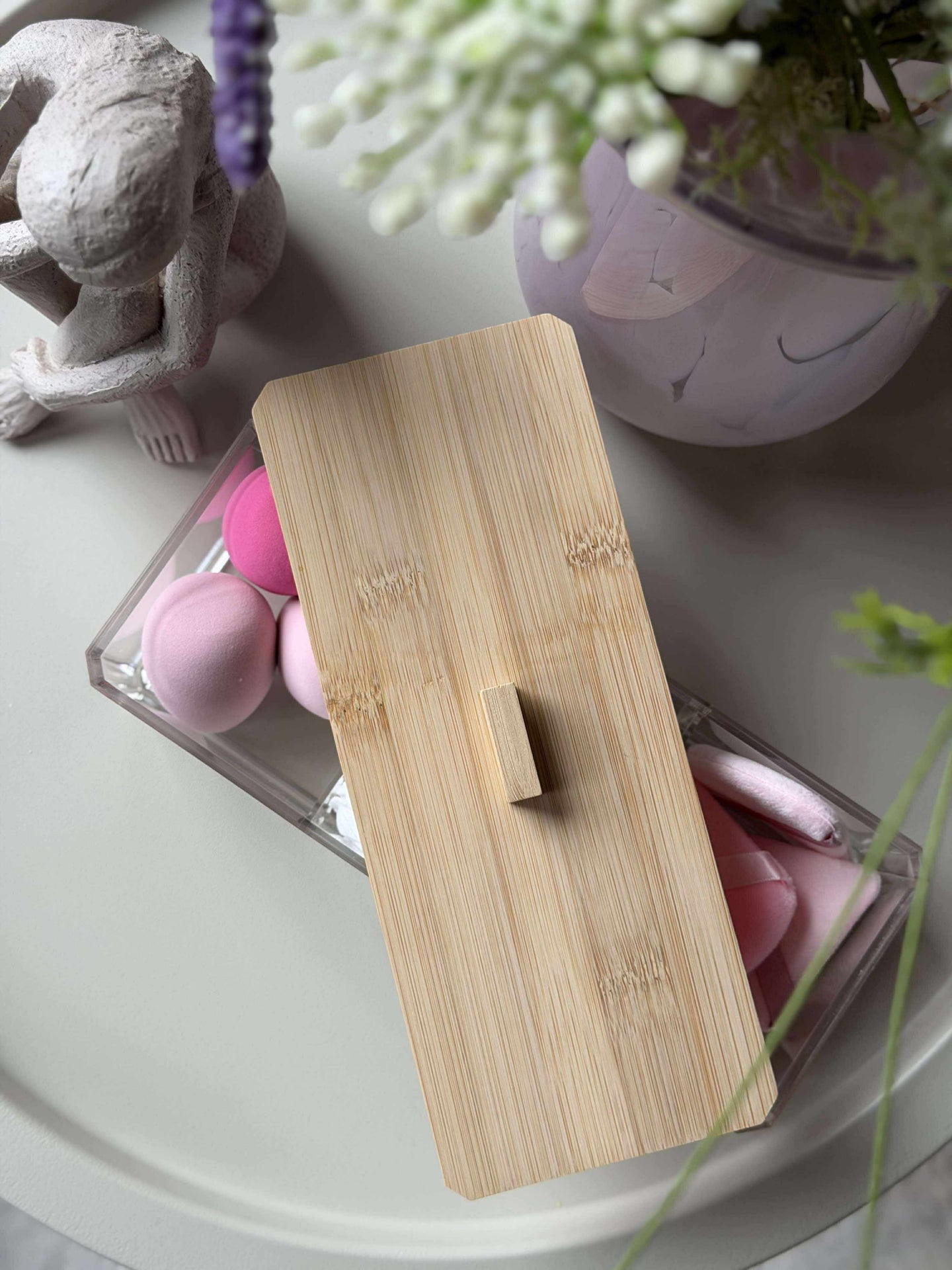 Make-up-Organizer mit Inhalt