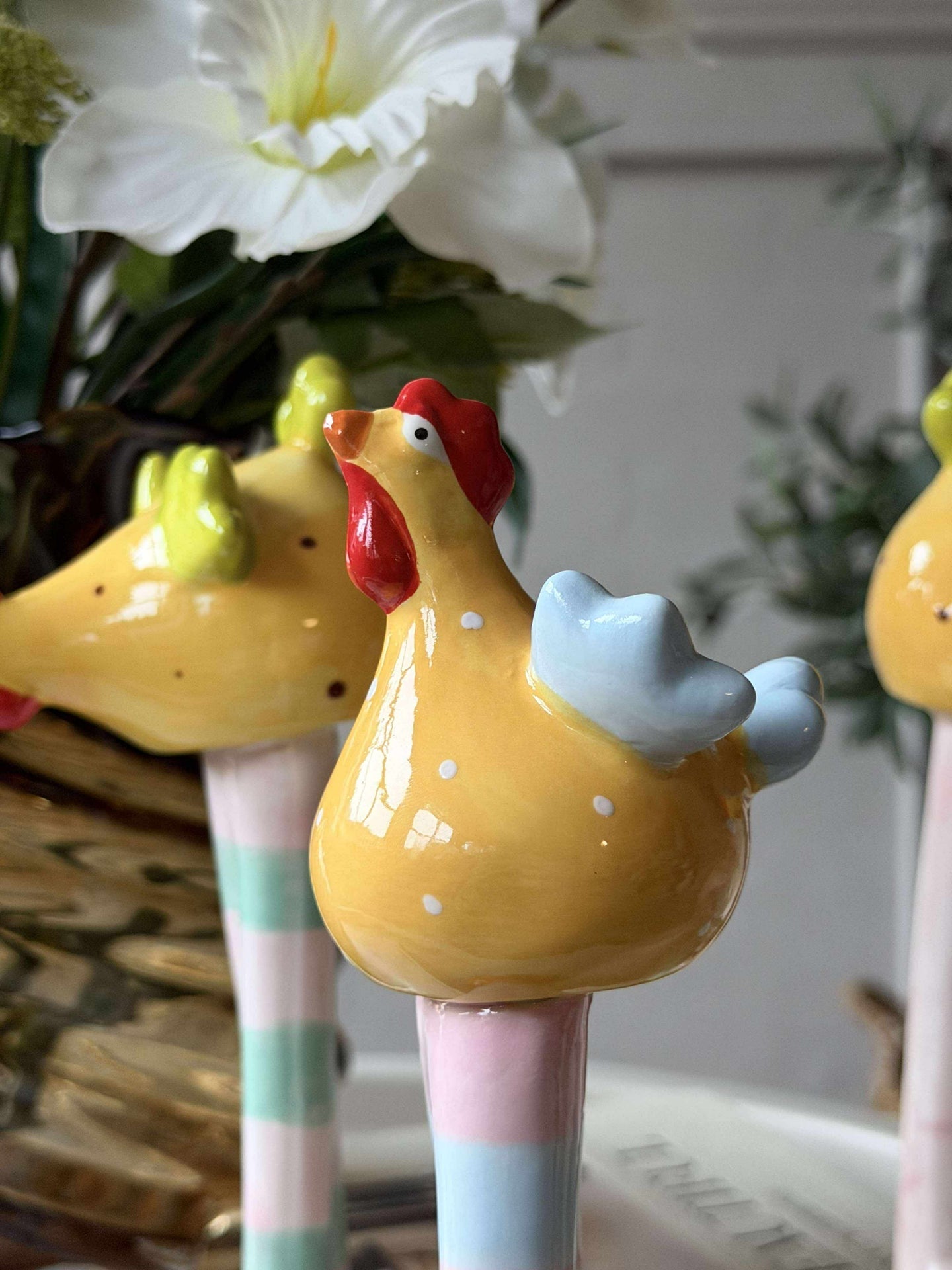 Huhn mit langen Beinen - Gelb