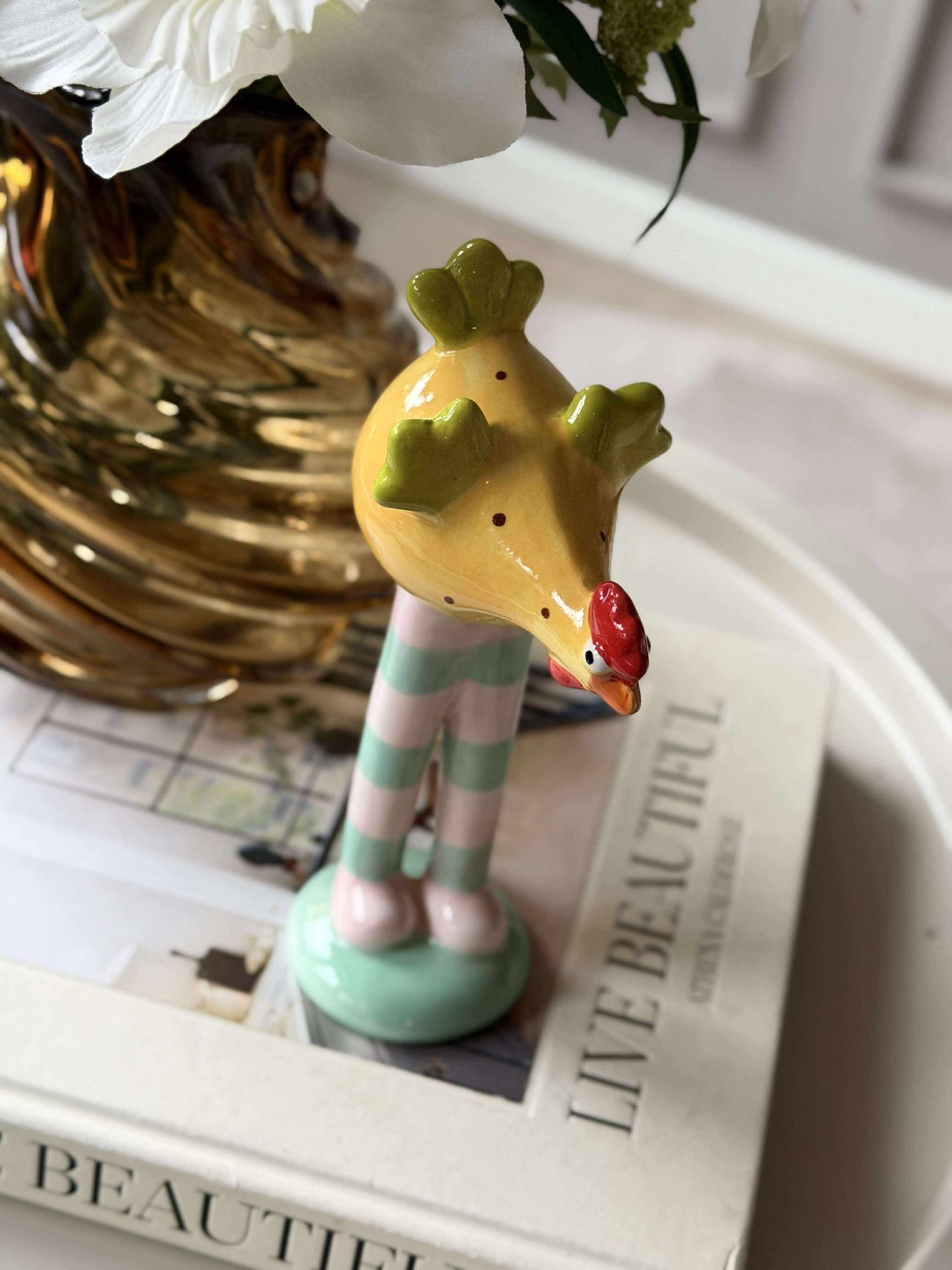 Huhn mit langen Beinen - Gelb mit Punkten