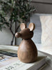 Sitzende Maus - Amber Braun