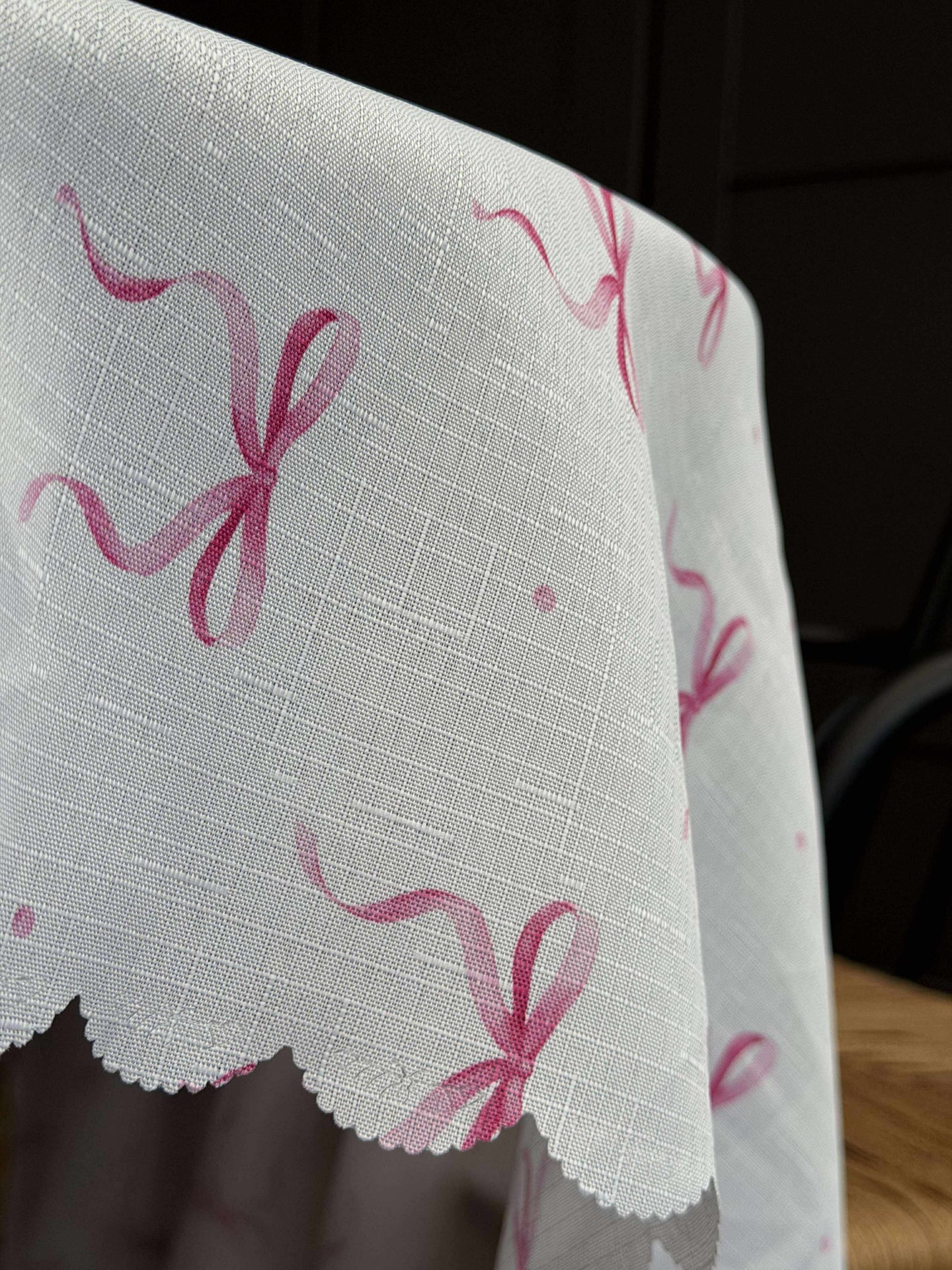 Tischdecke mit Schleifen