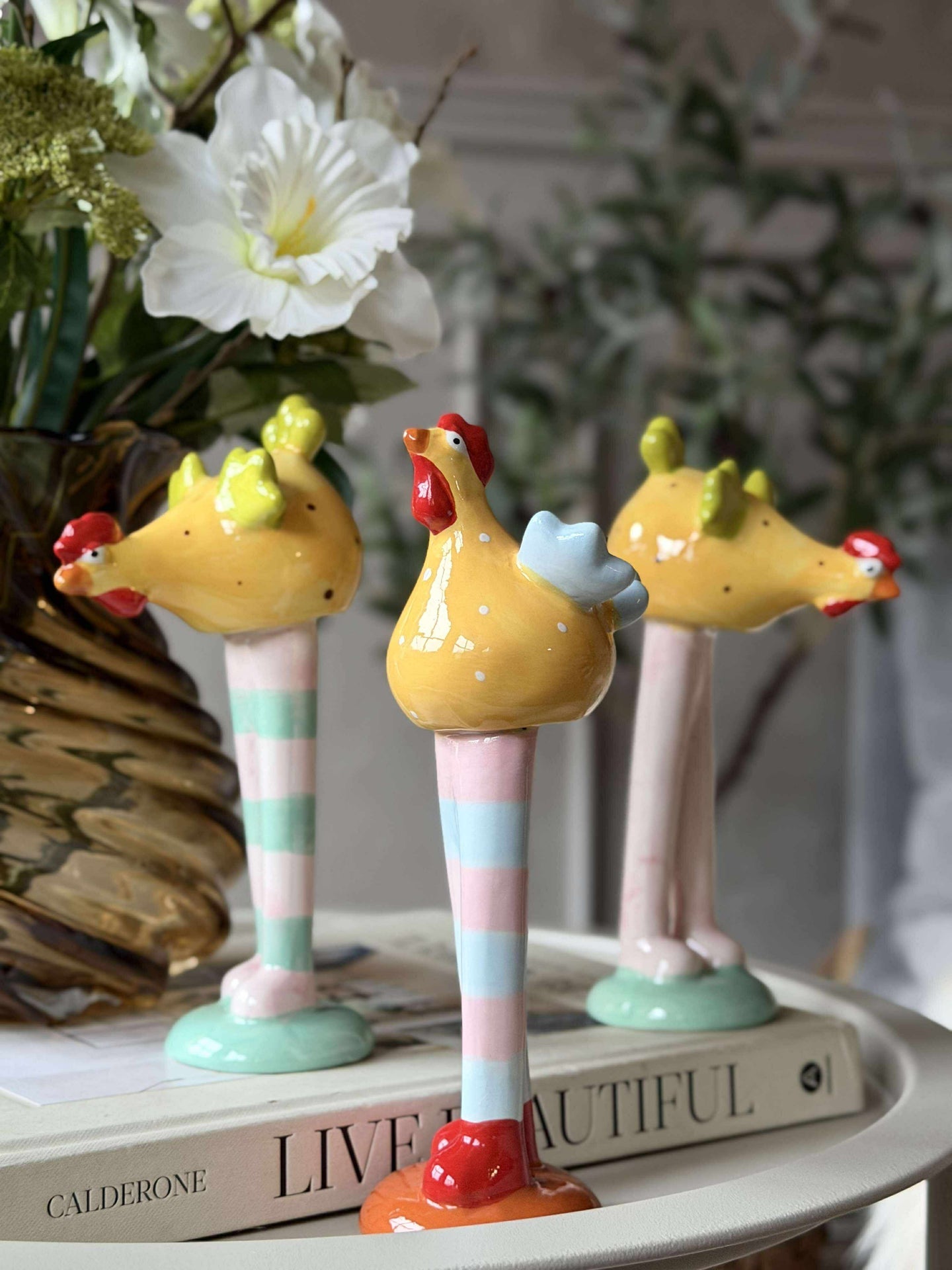 Huhn mit langen Beinen - Gelb