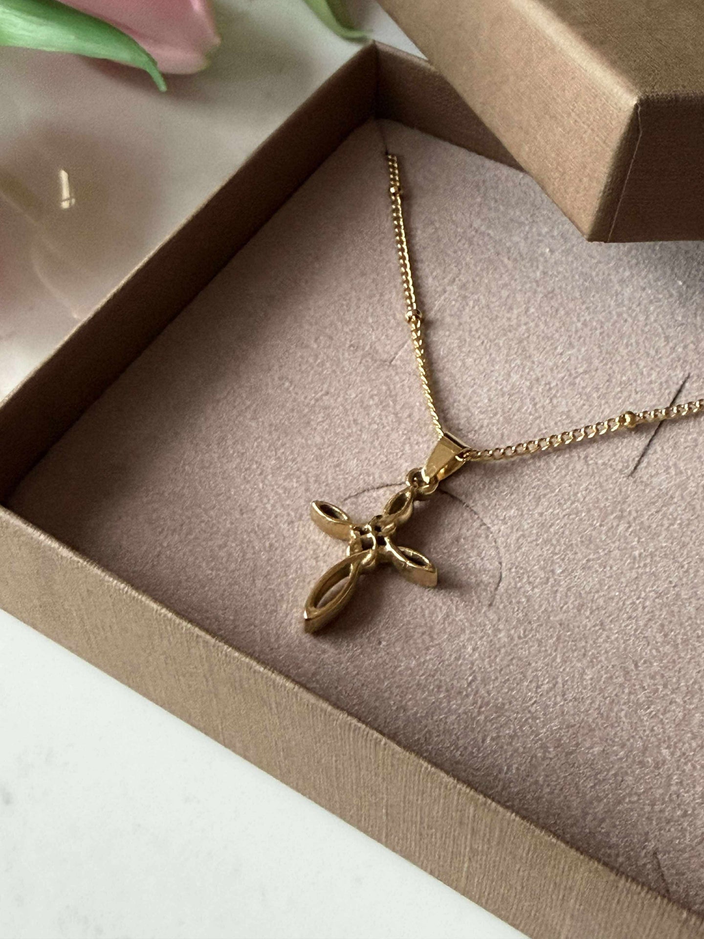 Halskette mit Kreuz Sapphira - vergoldet