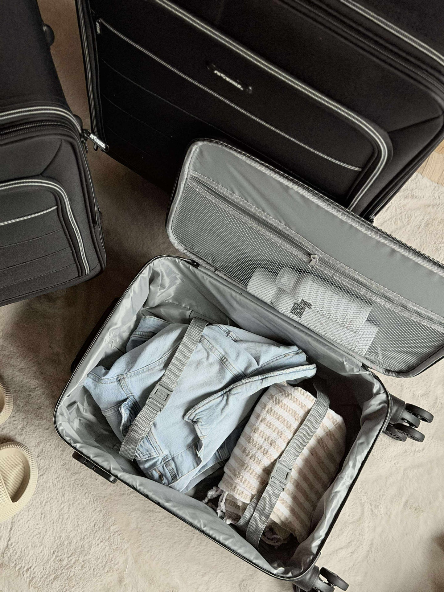 Koffer-Set mit 3 Koffern und Handgepäcktasche