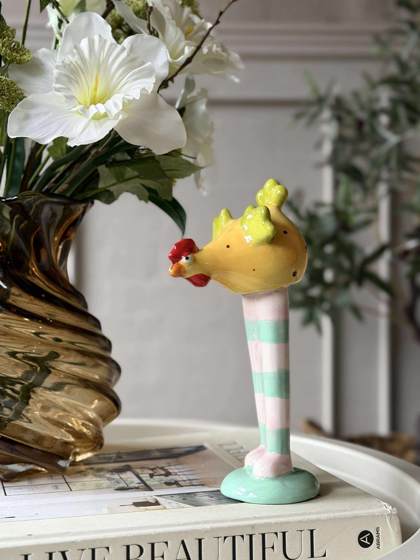 Huhn mit langen Beinen - Gelb mit Punkten