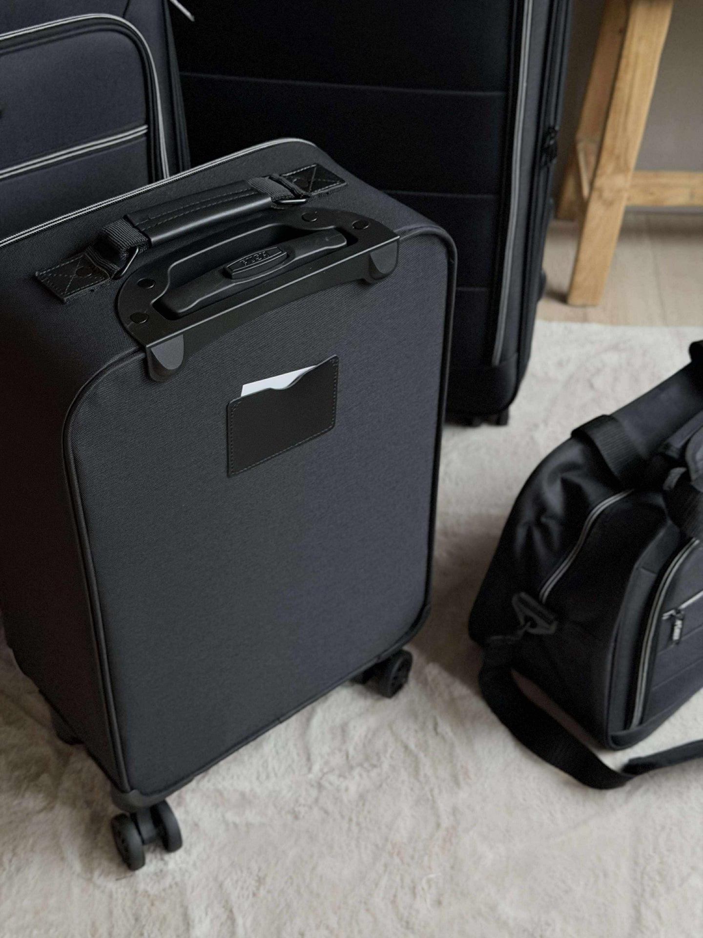 Koffer-Set mit 3 Koffern und Handgepäcktasche