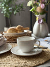 Tasse und Untertasse - geriffeltes Porzellan