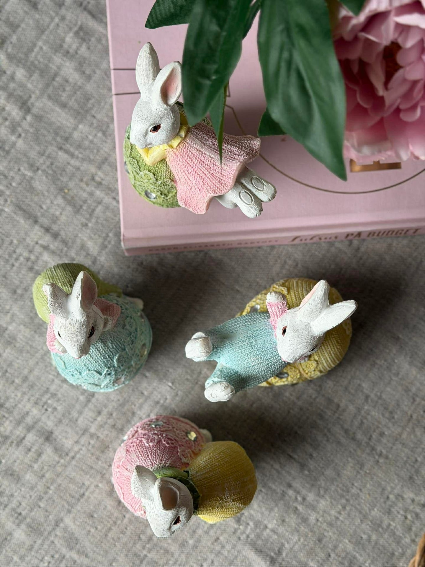 Osterhase mit Ei - MIX