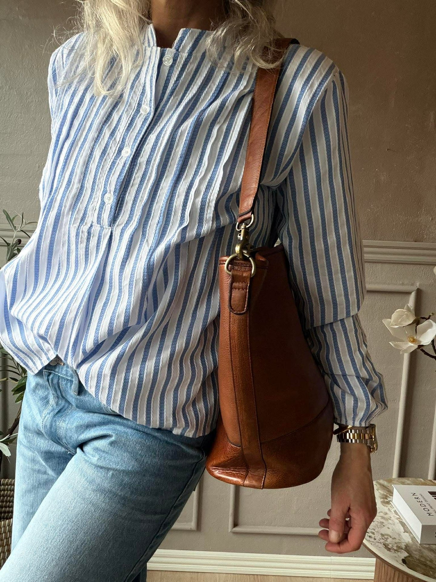 Schultertasche Nomi walnut