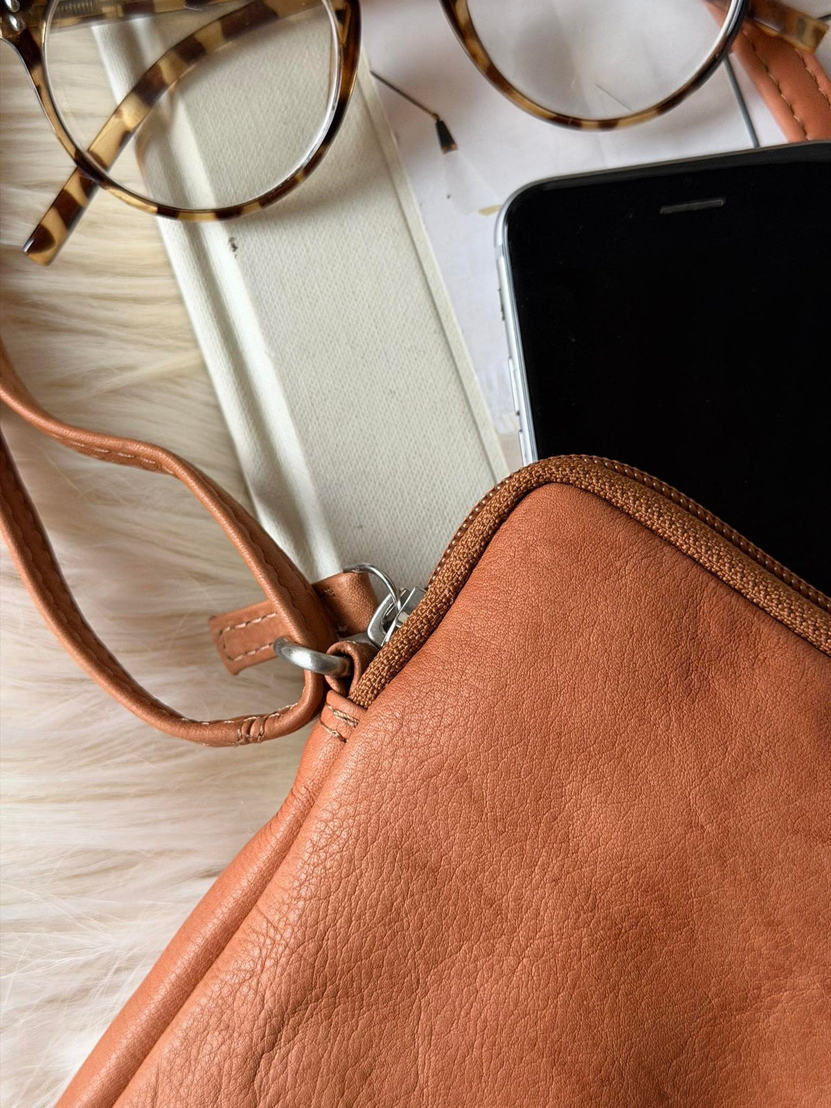 Handytasche Misse - Cognac / silber