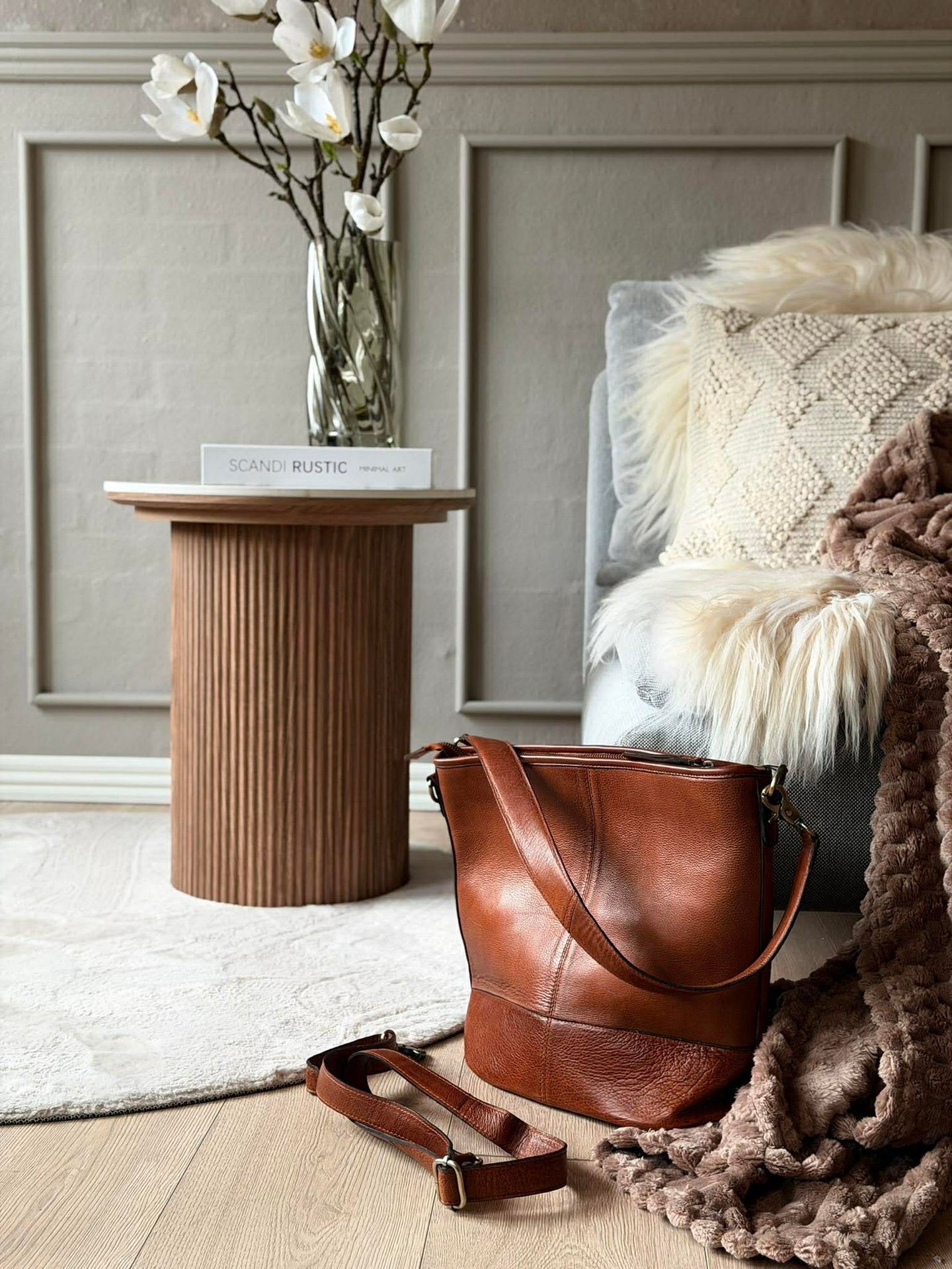 Schultertasche Nomi walnut