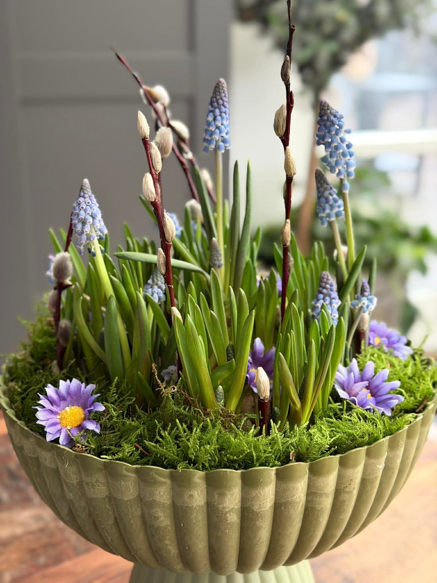 DIY-Arrangement im Beton-Look - Grün