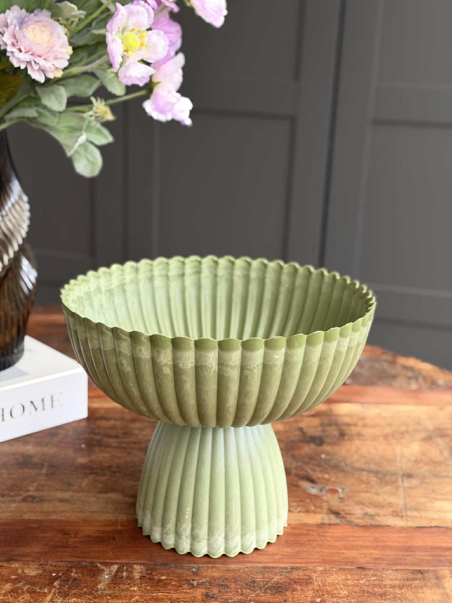 DIY-Arrangement im Beton-Look - Grün
