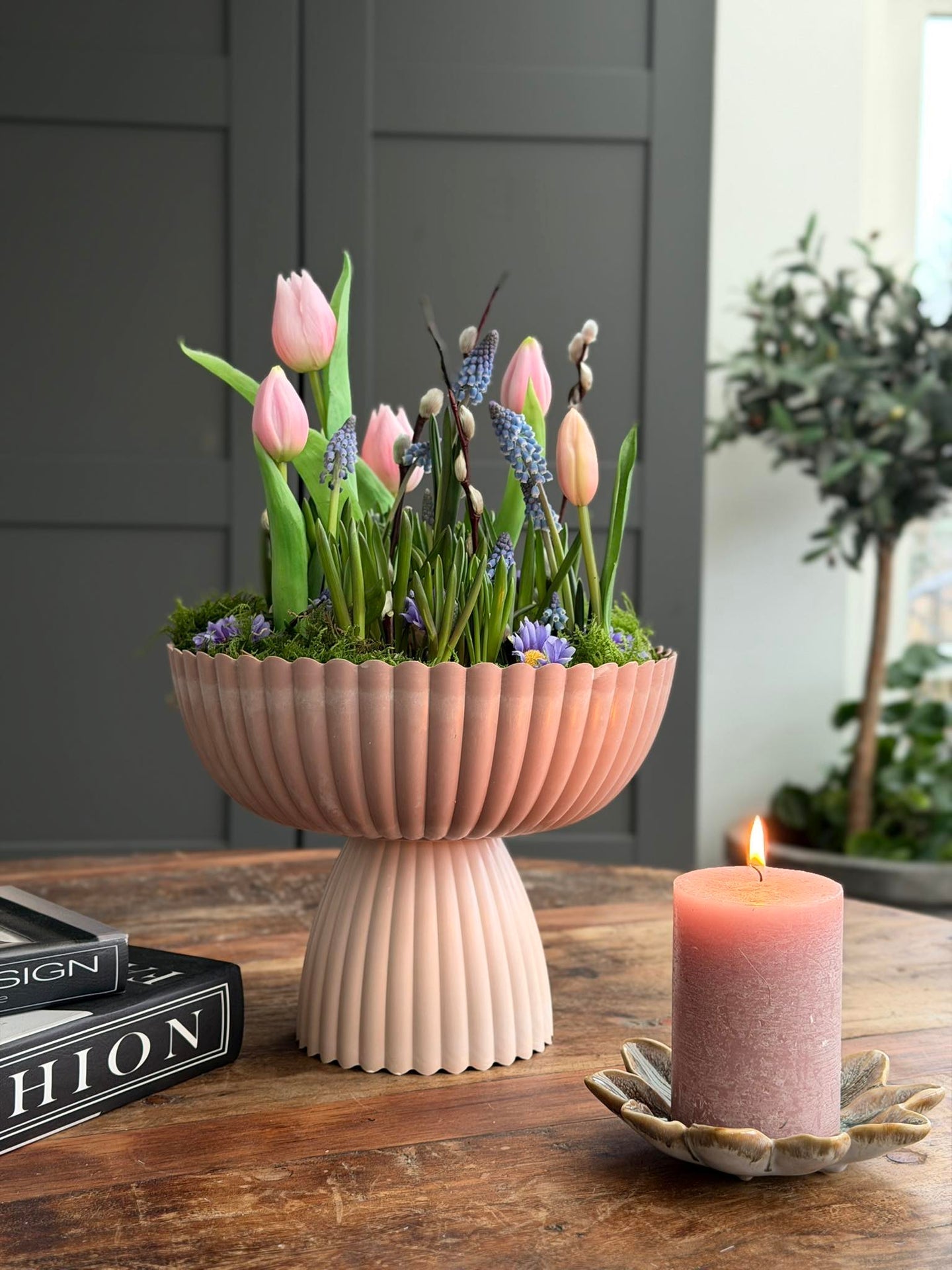 DIY-Arrangement im Beton-Look - Rosa