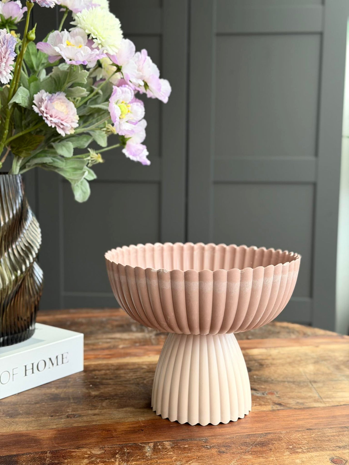 DIY-Arrangement im Beton-Look - Rosa