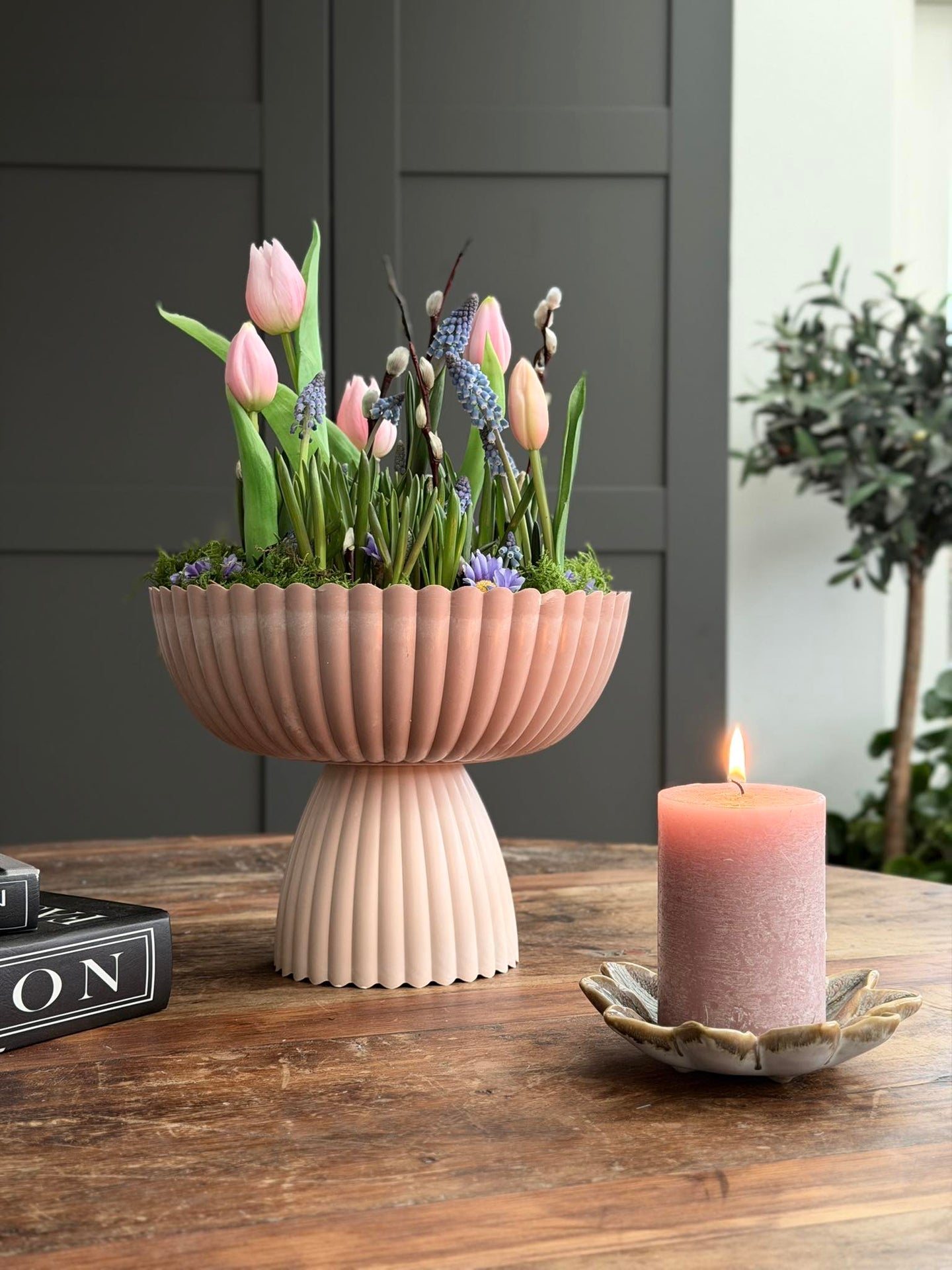 DIY-Arrangement im Beton-Look - Rosa