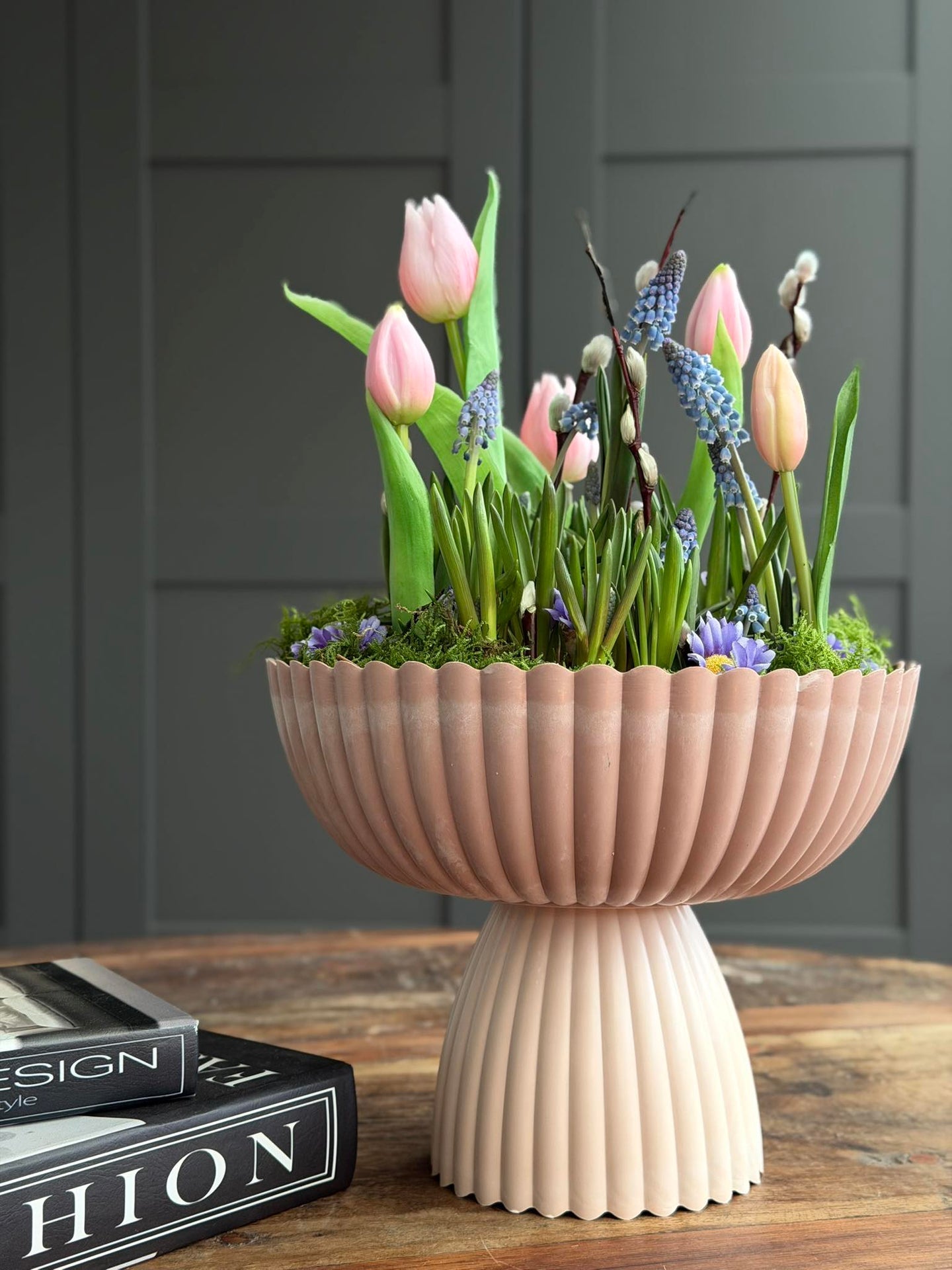 DIY-Arrangement im Beton-Look - Rosa