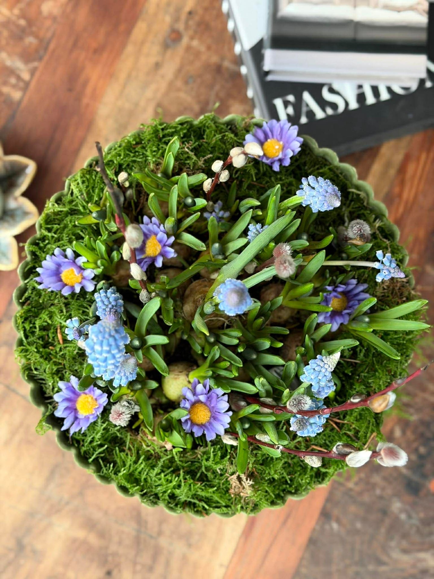 DIY-Arrangement im Beton-Look - Grün