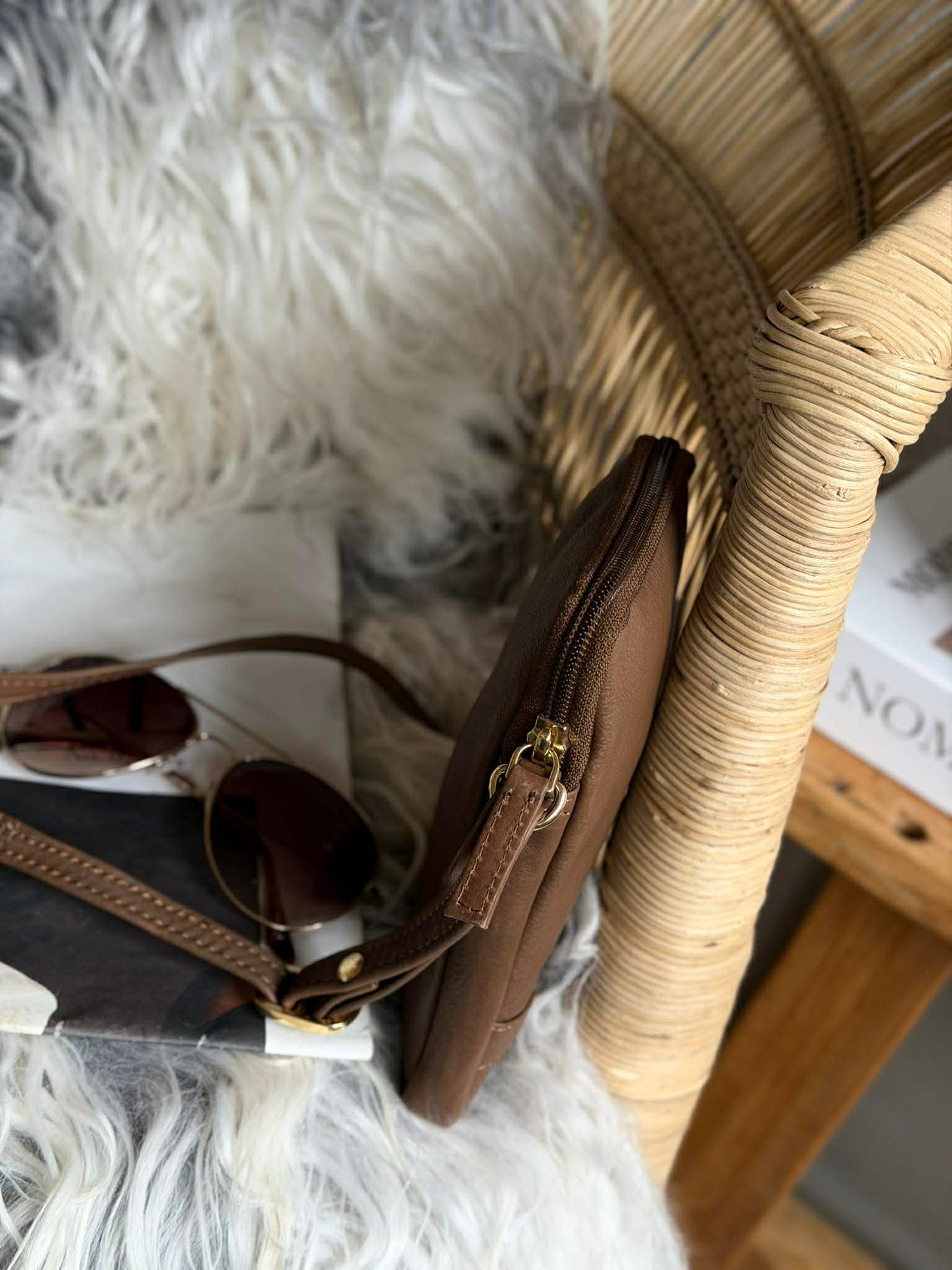 Mobiltaske Misse - Coffee / gold
