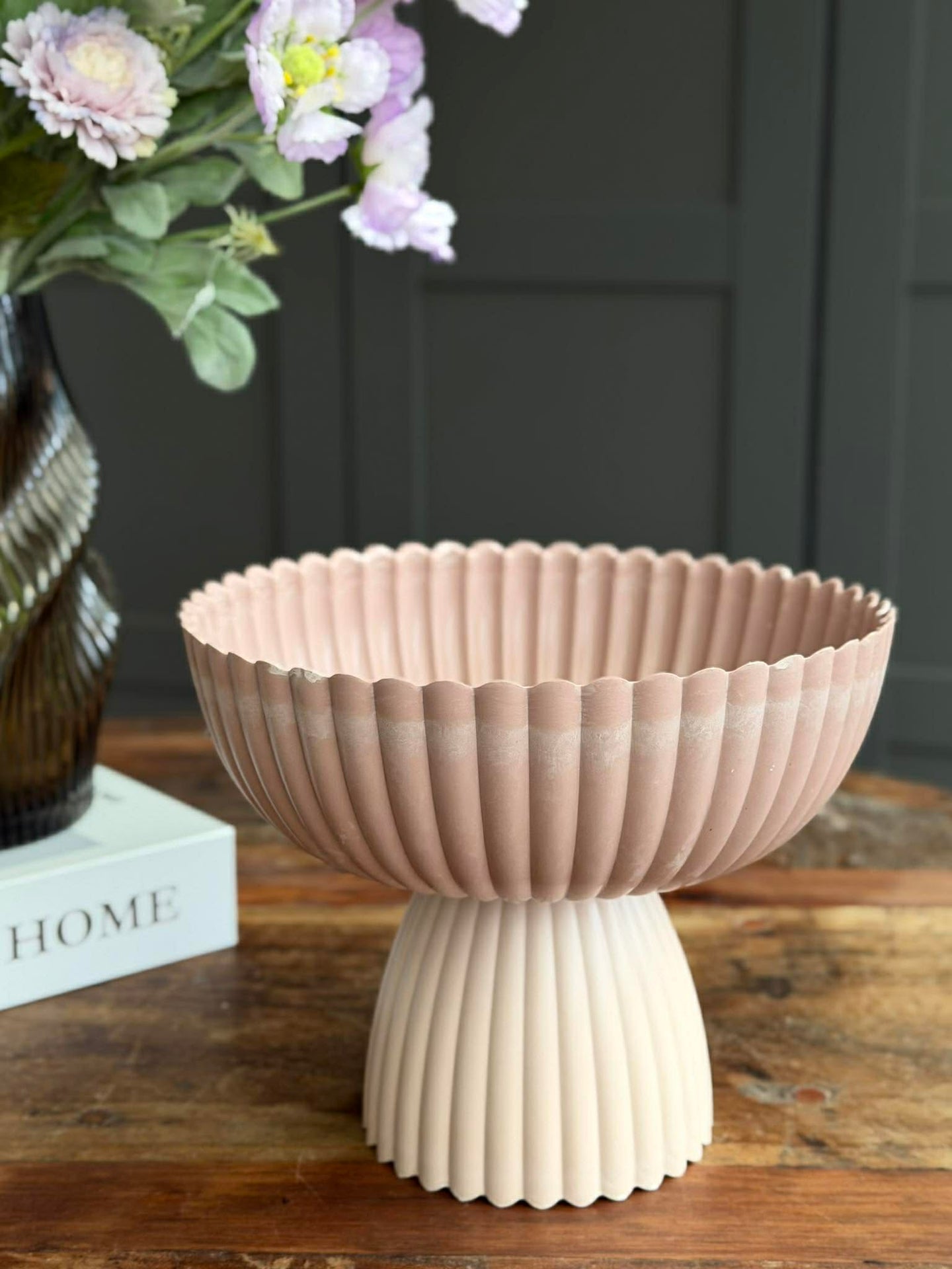 DIY-Arrangement im Beton-Look - Rosa