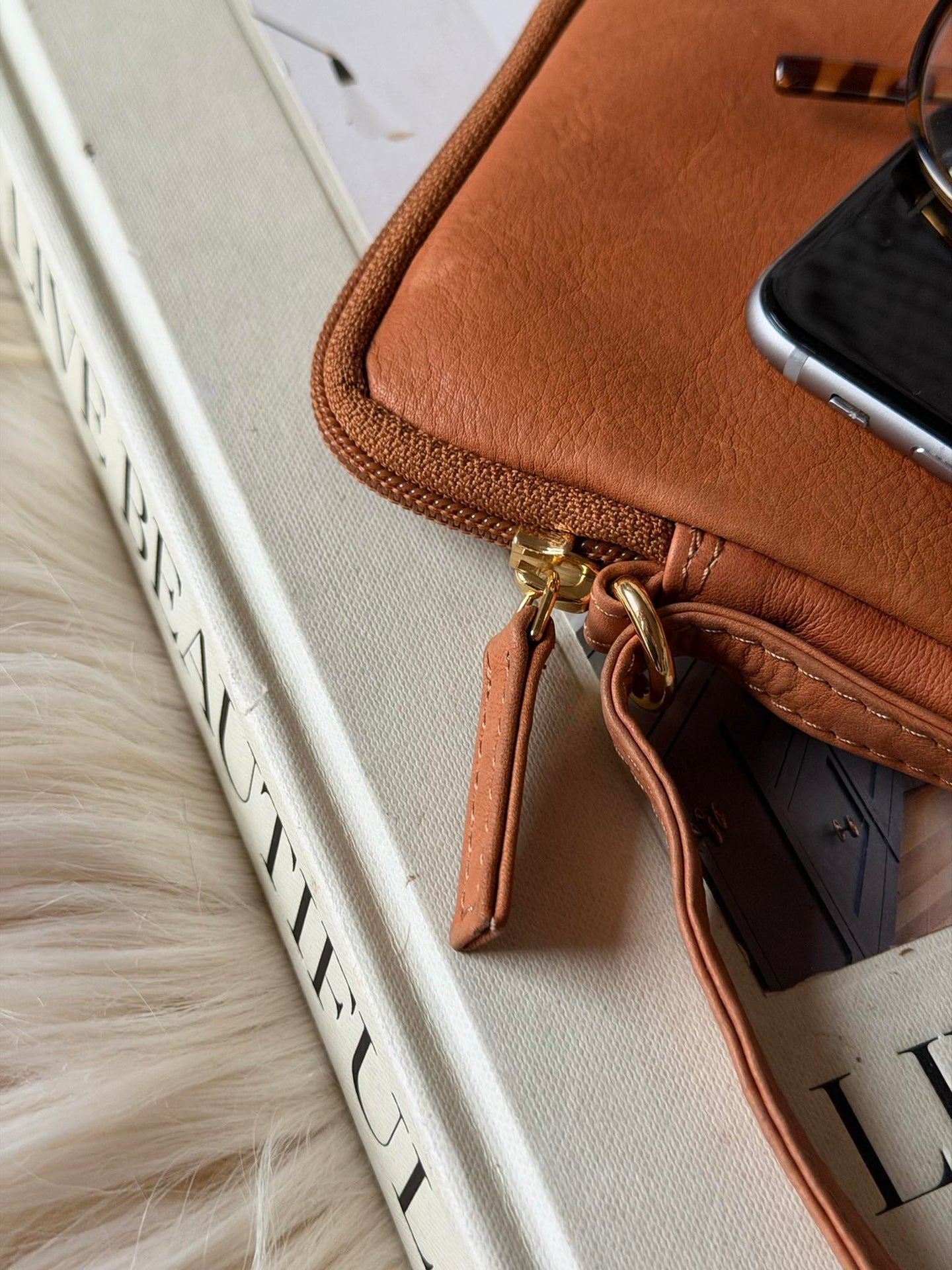 Handytasche Misse - Cognac / Gold