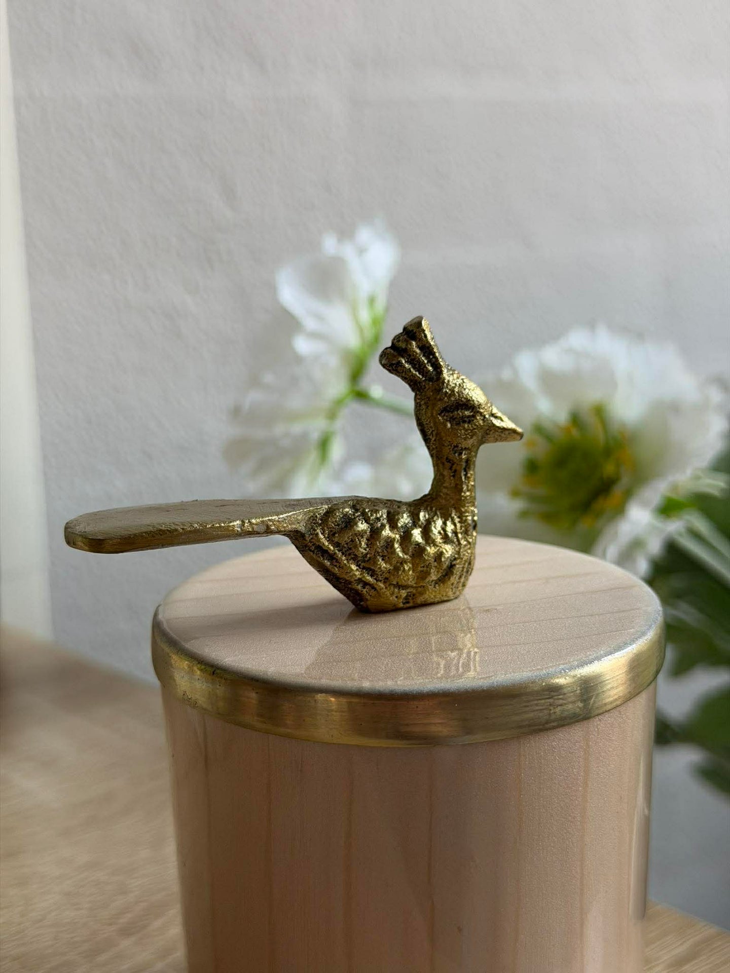 Dose mit Deckel – Beige mit Vogel in Gold