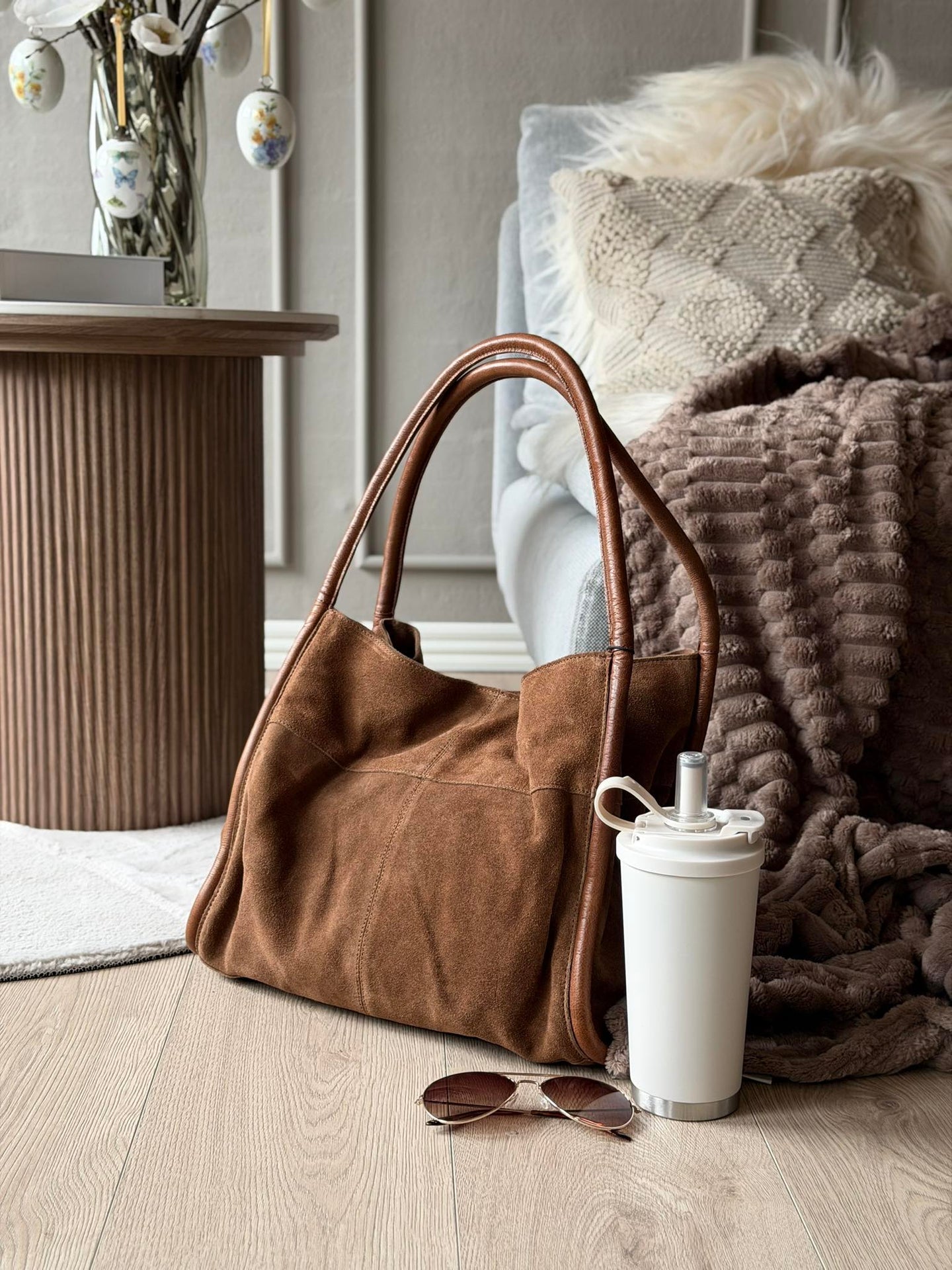 Shopper aus Veloursleder - Walnut