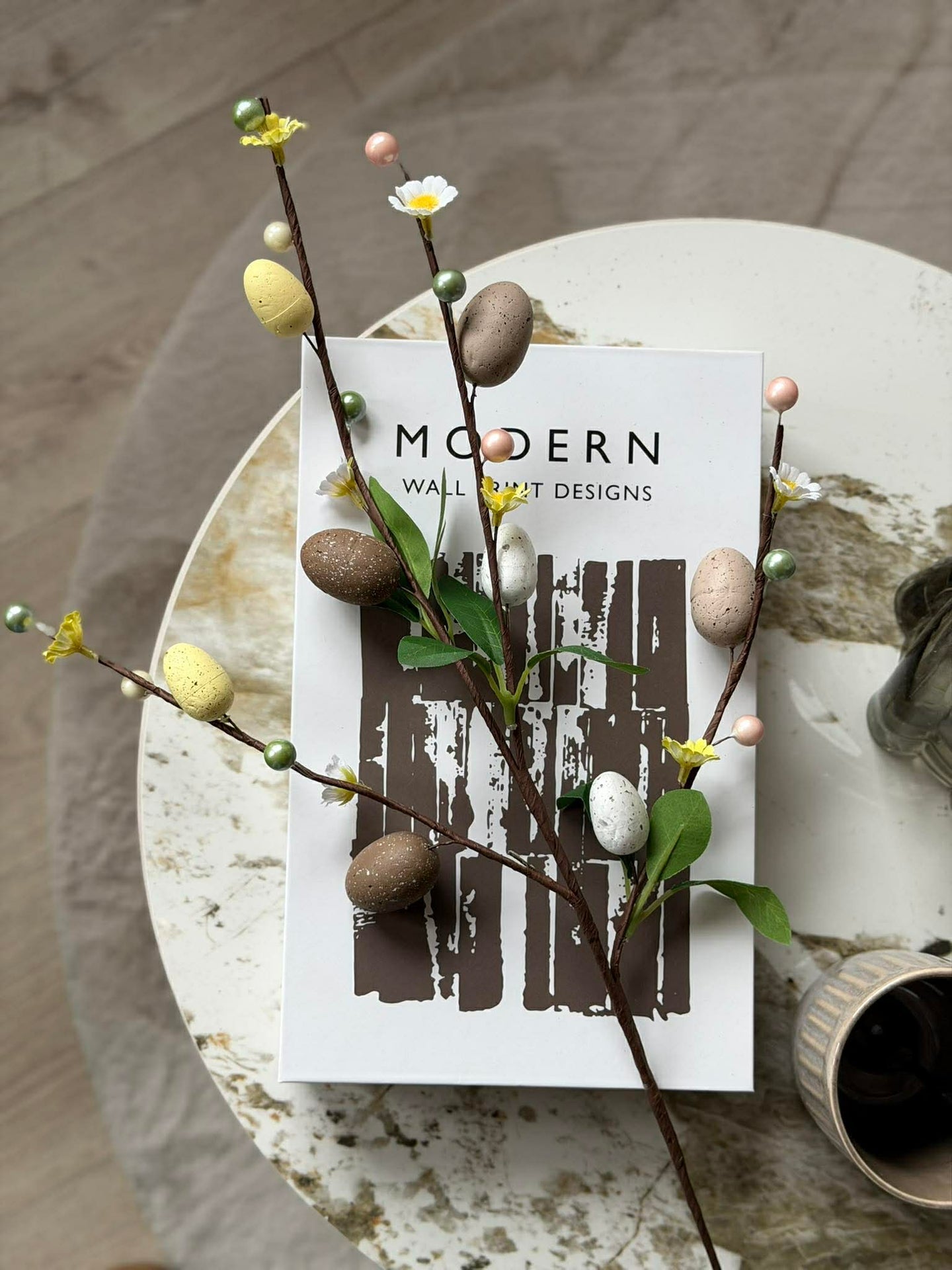 Zweig mit Ostereiern 65 cm - neutrale Farben