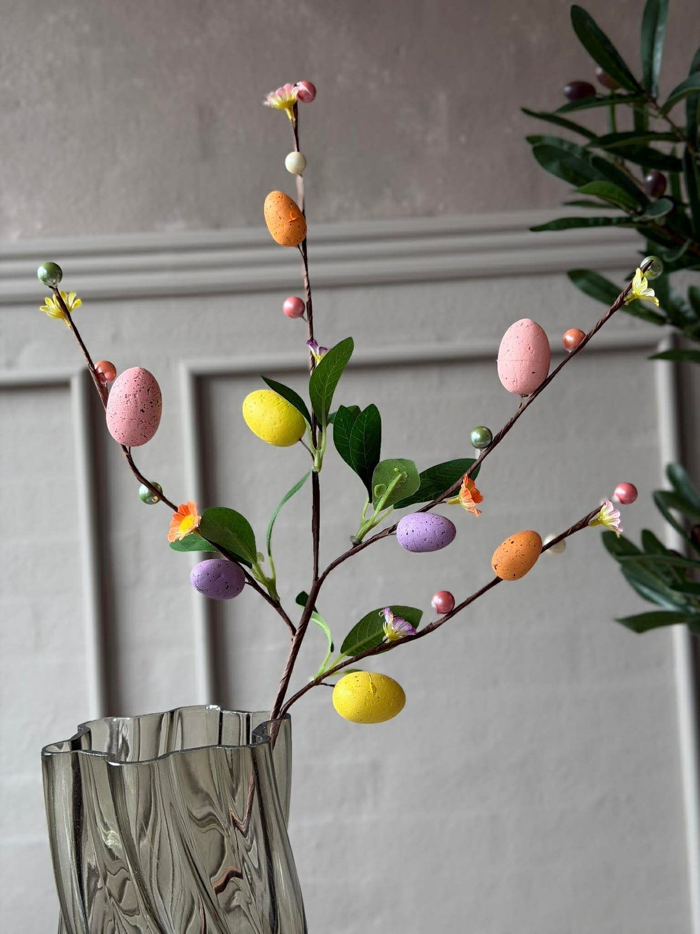 Zweig mit Ostereiern - Color egg