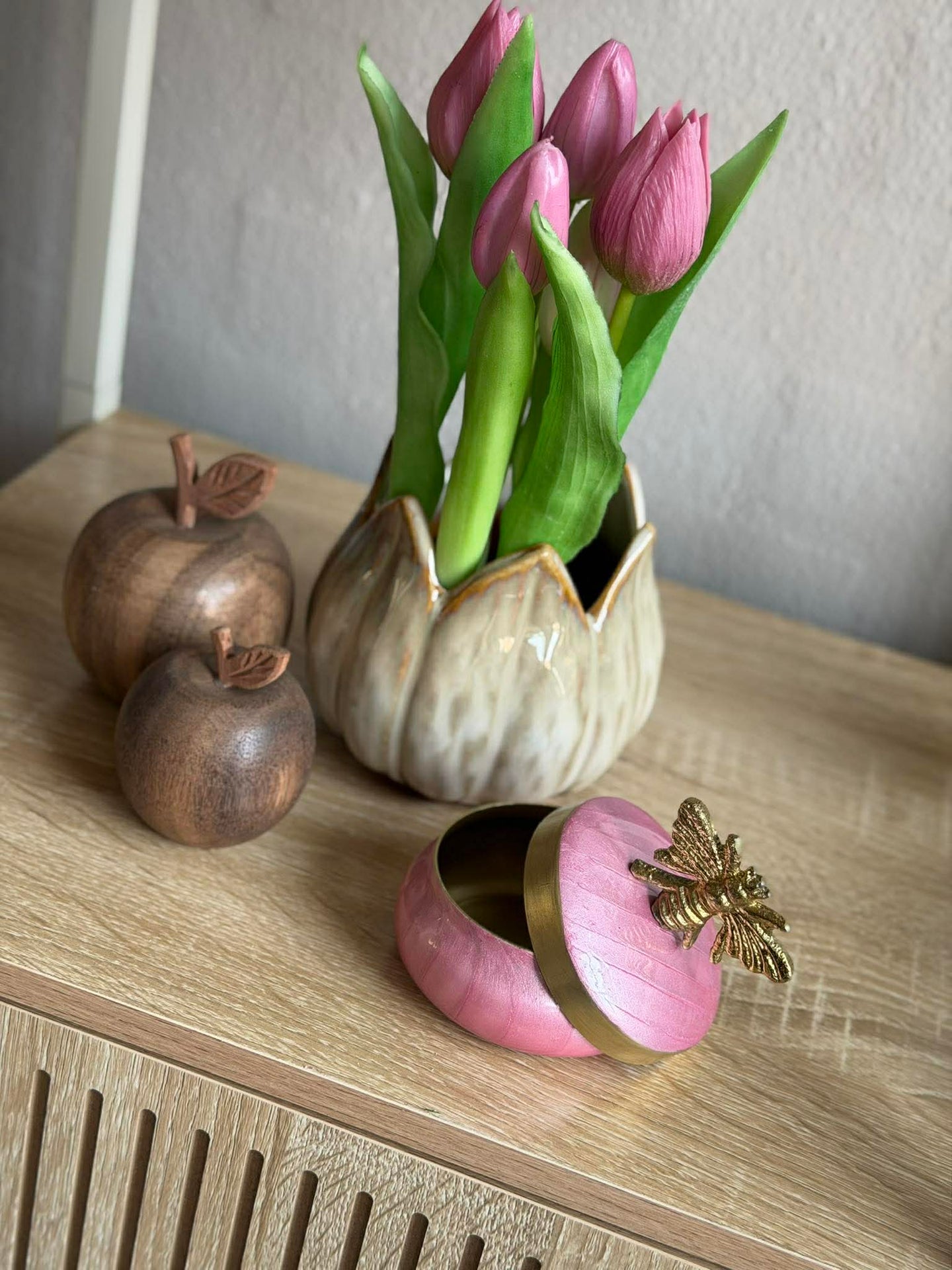 Dose mit Deckel – Pink mit Biene