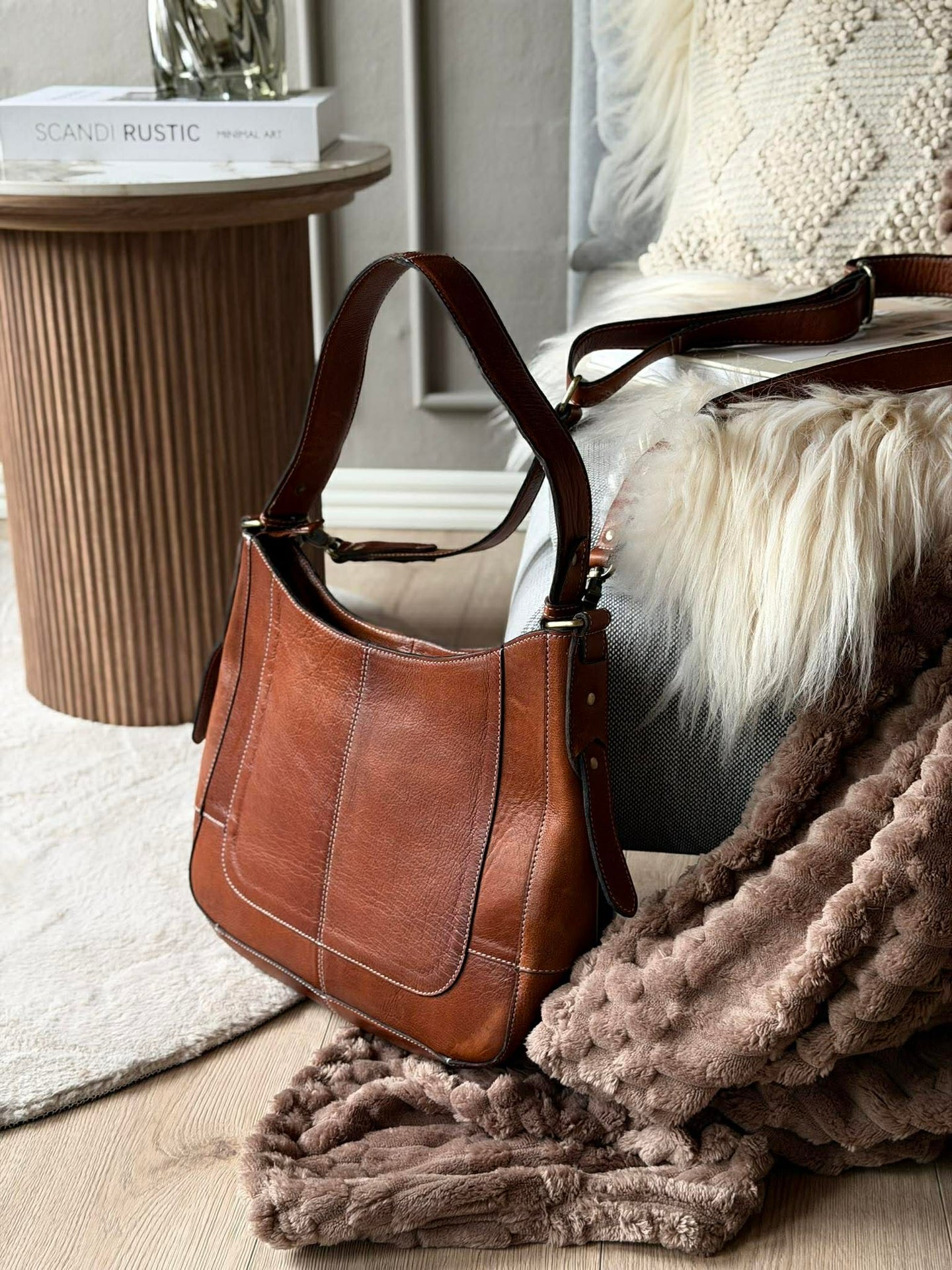 Schultertasche Neri Small - Walnuss