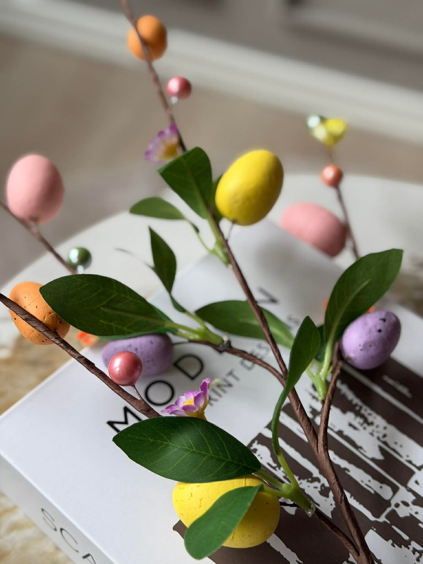 Zweig mit Ostereiern - Color egg