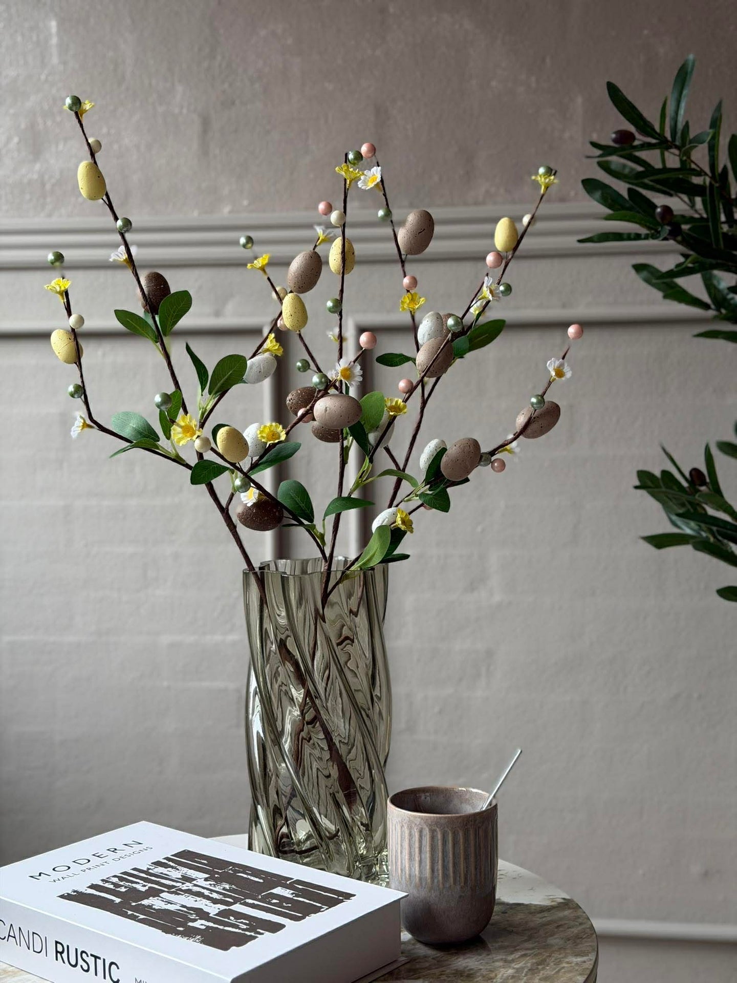 Zweig mit Ostereiern 65 cm - neutrale Farben