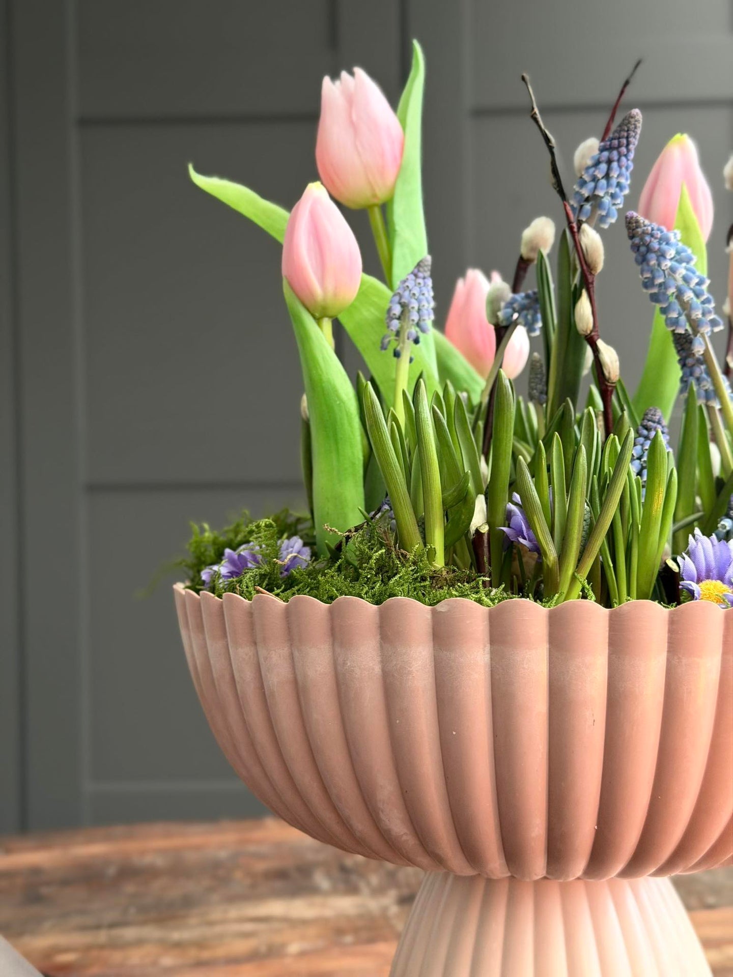 DIY-Arrangement im Beton-Look - Rosa