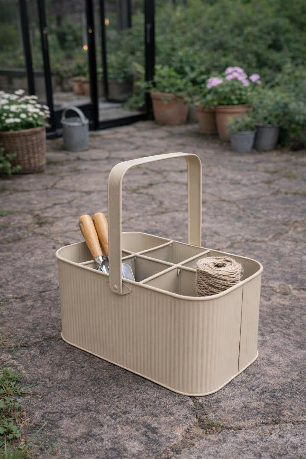 Korb mit Henkel - beige Metall