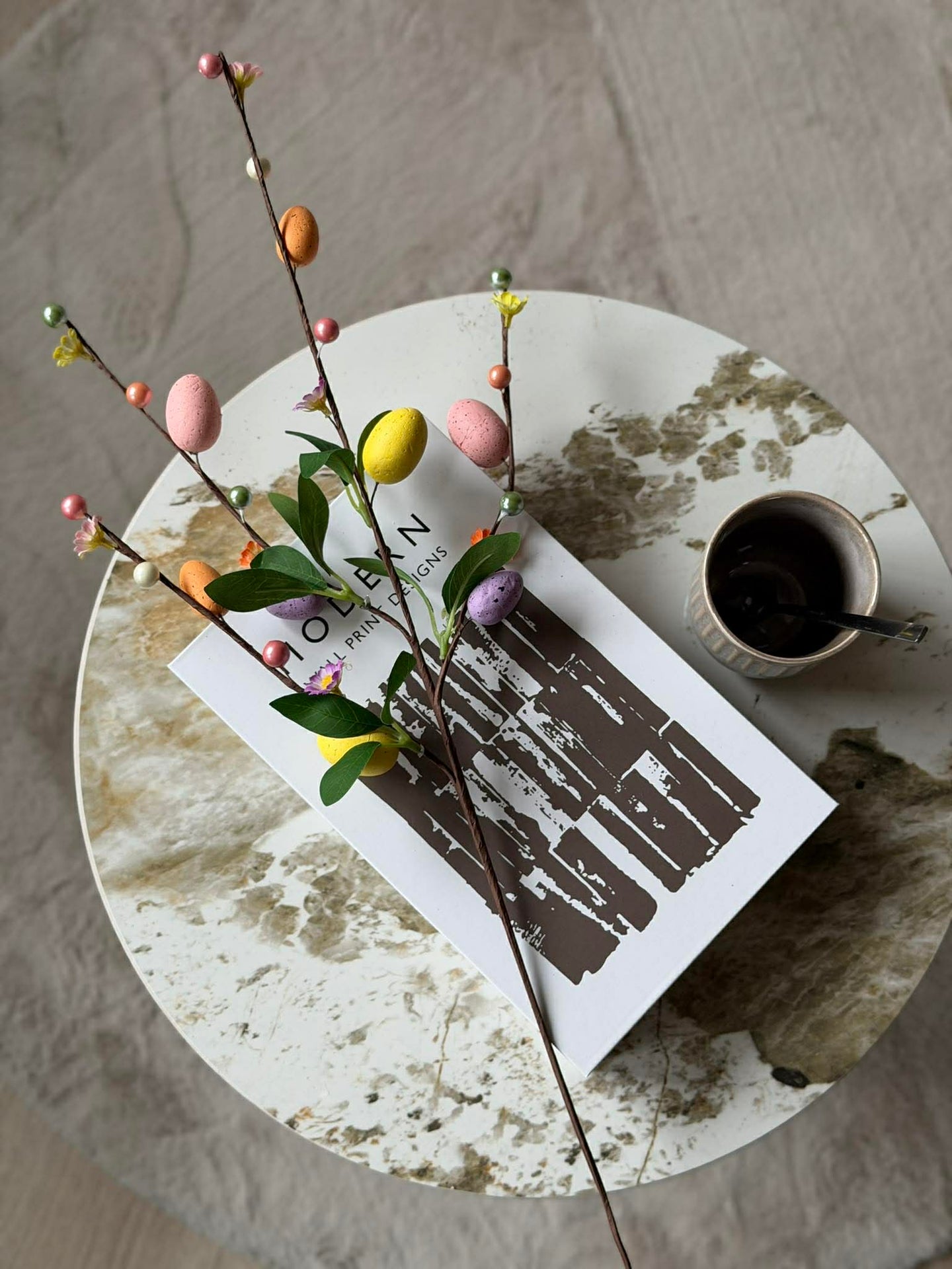 Zweig mit Ostereiern - Color egg